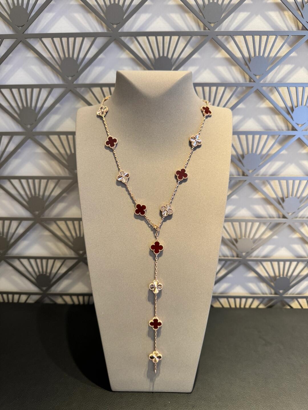 CLOVER 20 MOTIFS LASER CARNELIAN NECKLACE