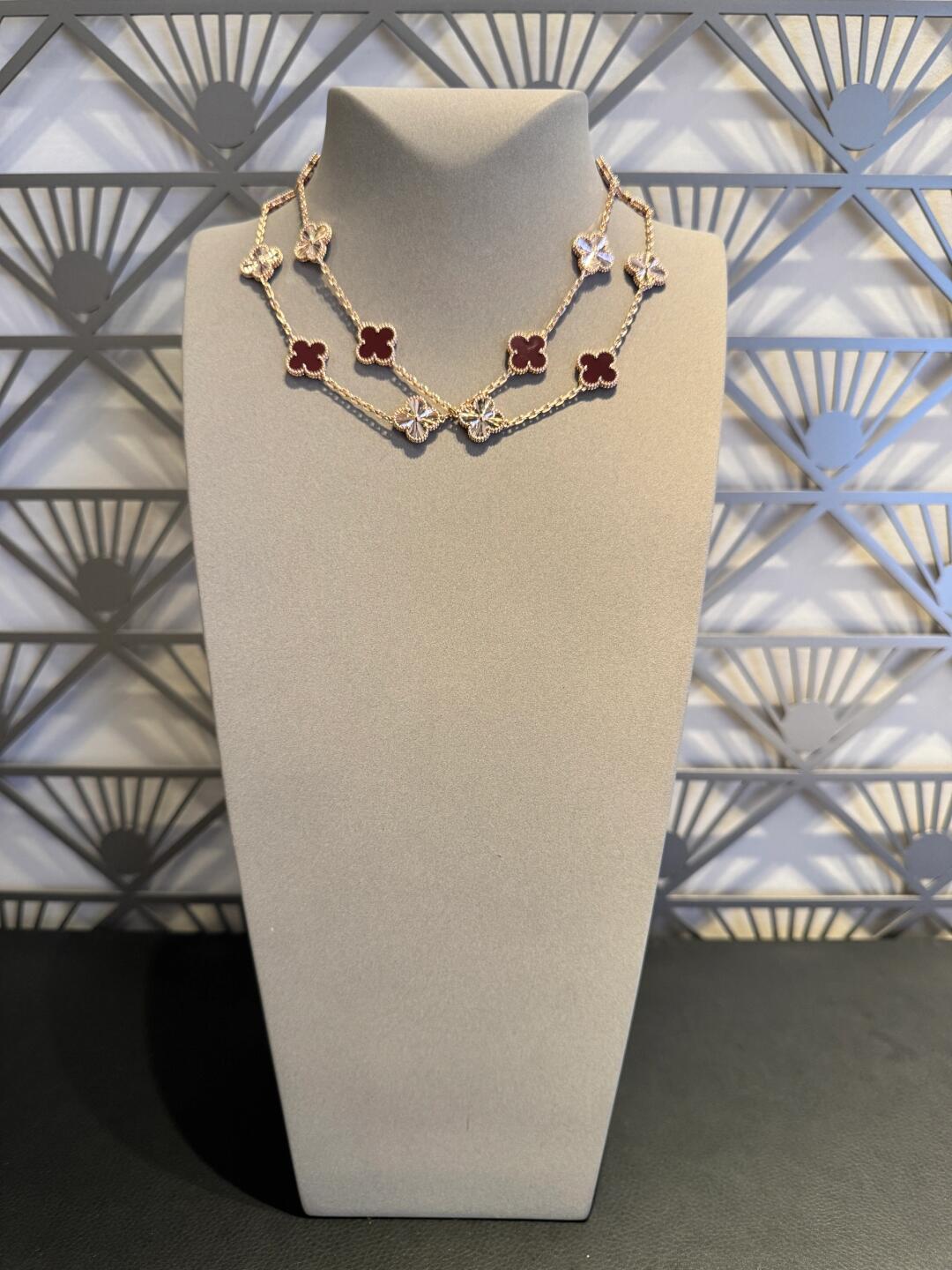 CLOVER 20 MOTIFS LASER CARNELIAN NECKLACE