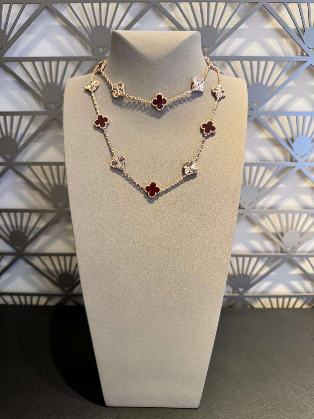 CLOVER 20 MOTIFS LASER CARNELIAN NECKLACE