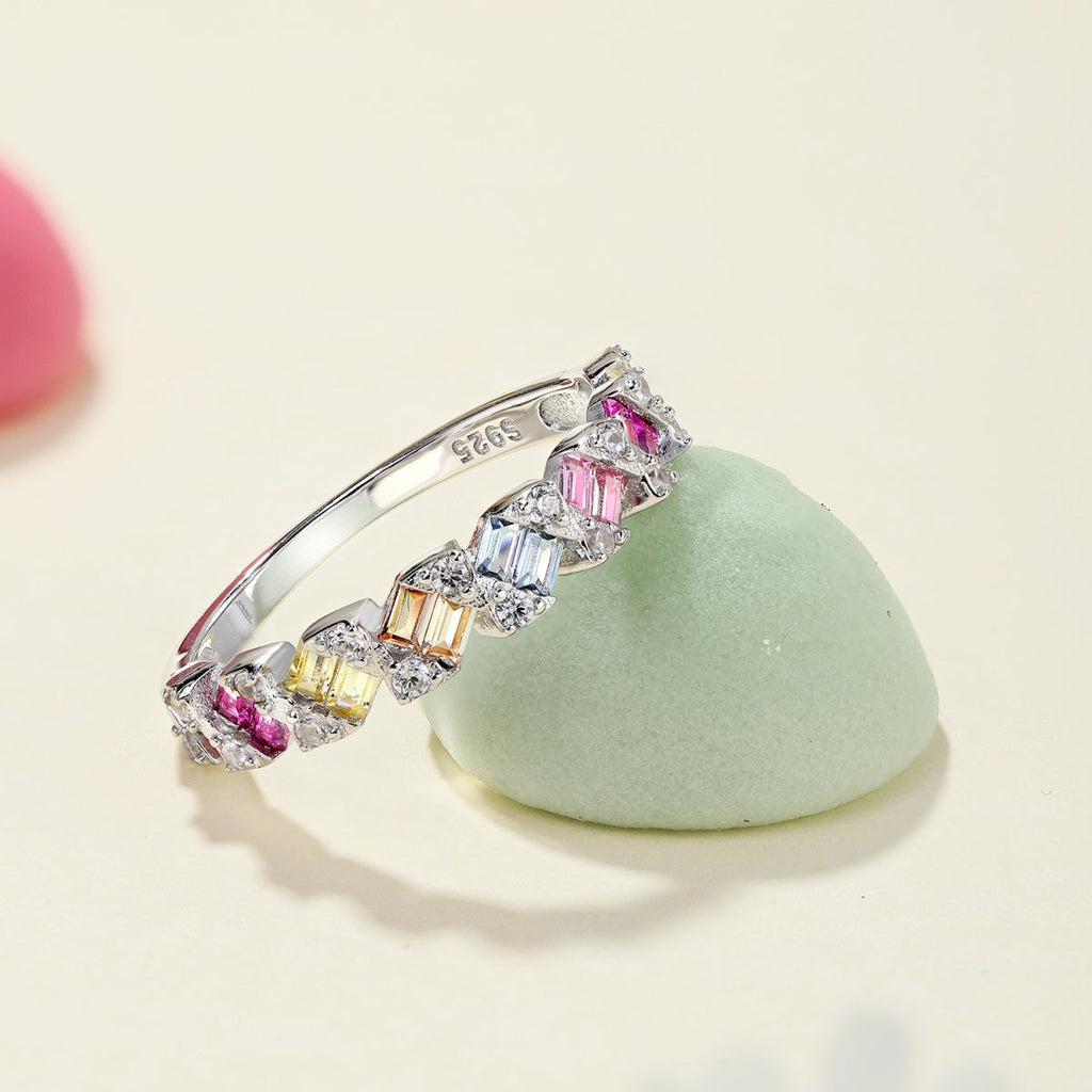 [HOT]Delicate Vibrant Emerald Cut Daily Ring