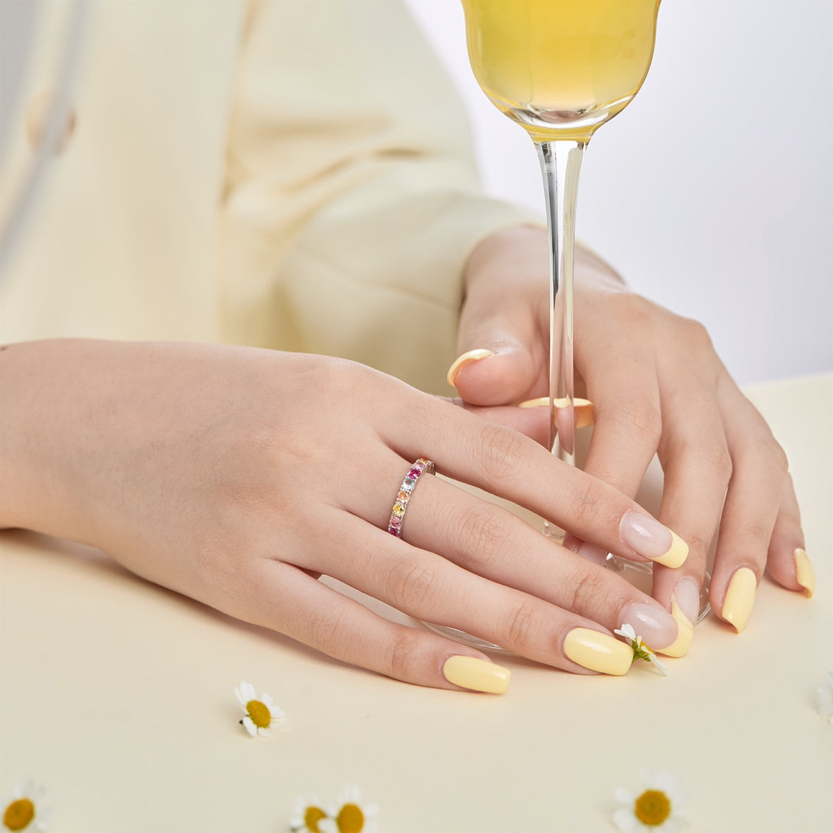 [HOT]Dazzling Lustrous Round Cut Tennis Ring