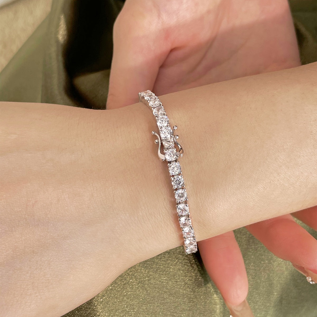 [HOT]Luxurious Ornate Round Cut Tennis Bracelet