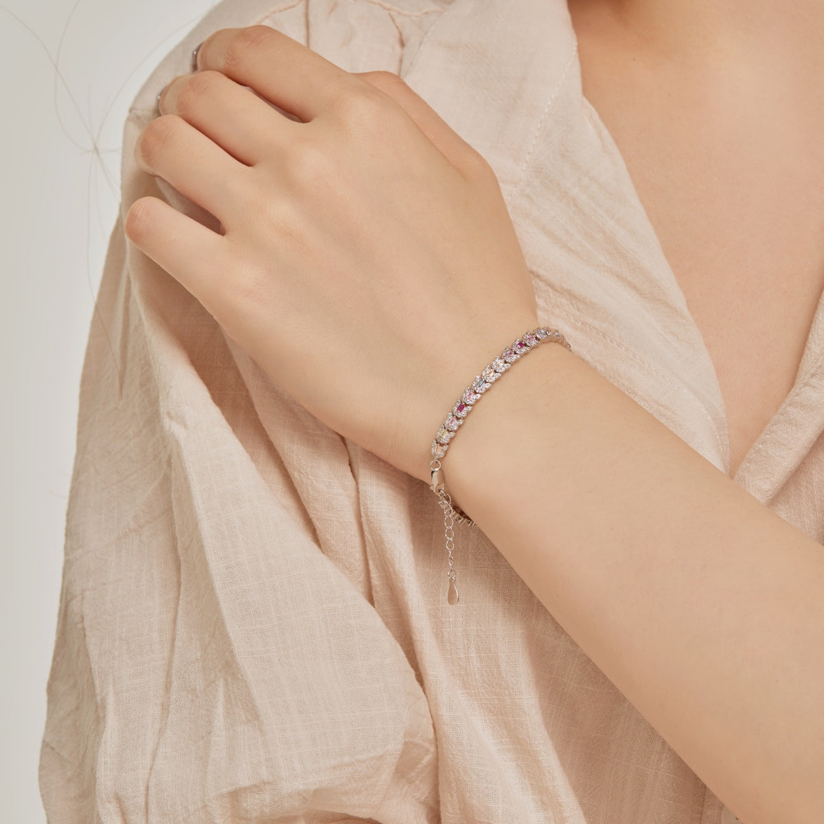 [HOT]Delicate Colorful Multi Cut Daily Bracelet