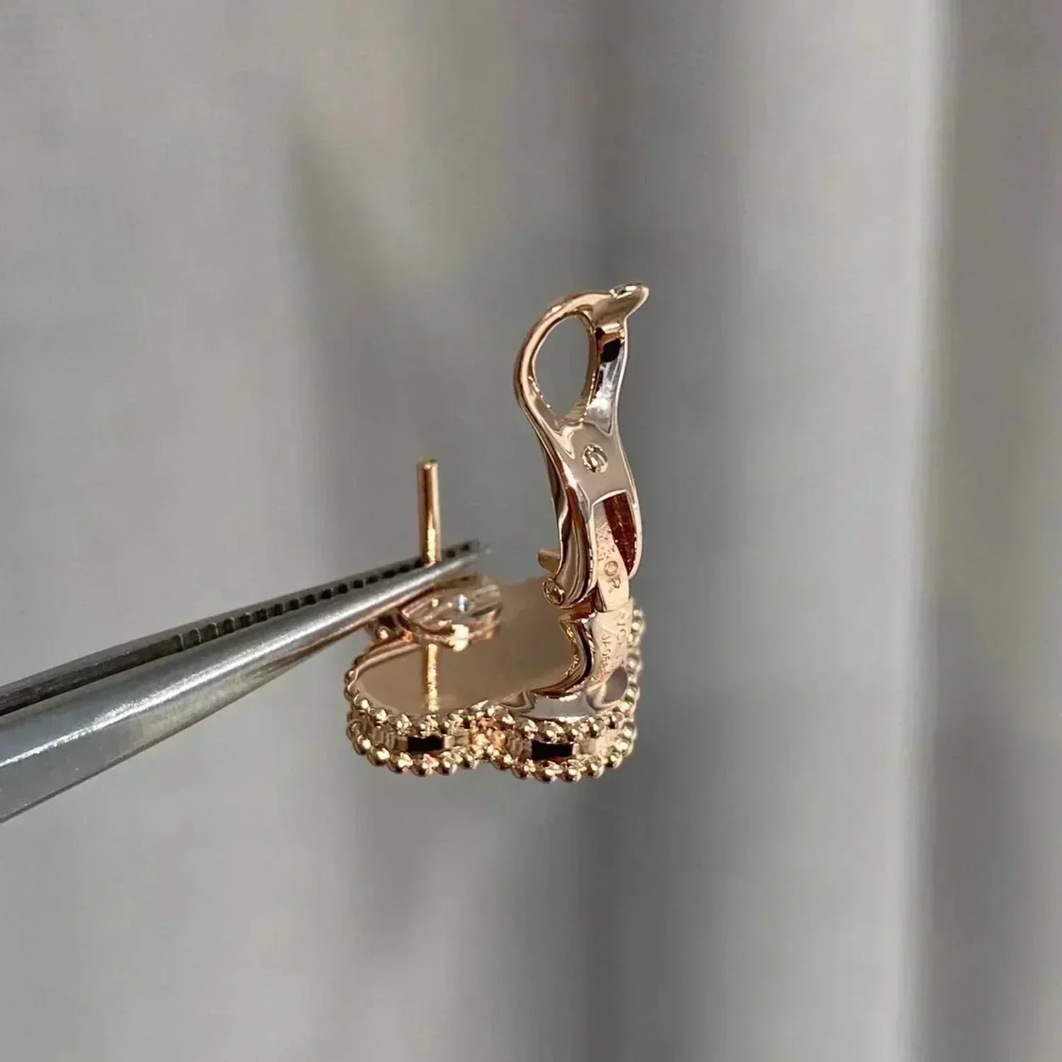 CLOVER MEDIUM 1 MOTIFS  PINK MOP DIAMOND EARRINGS