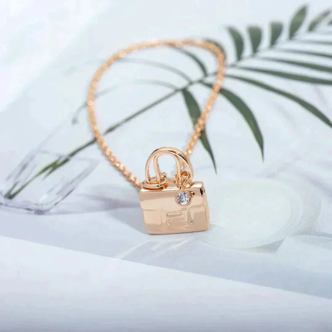 AMULETTE PEDANT ROSE GOLD NECKLACE