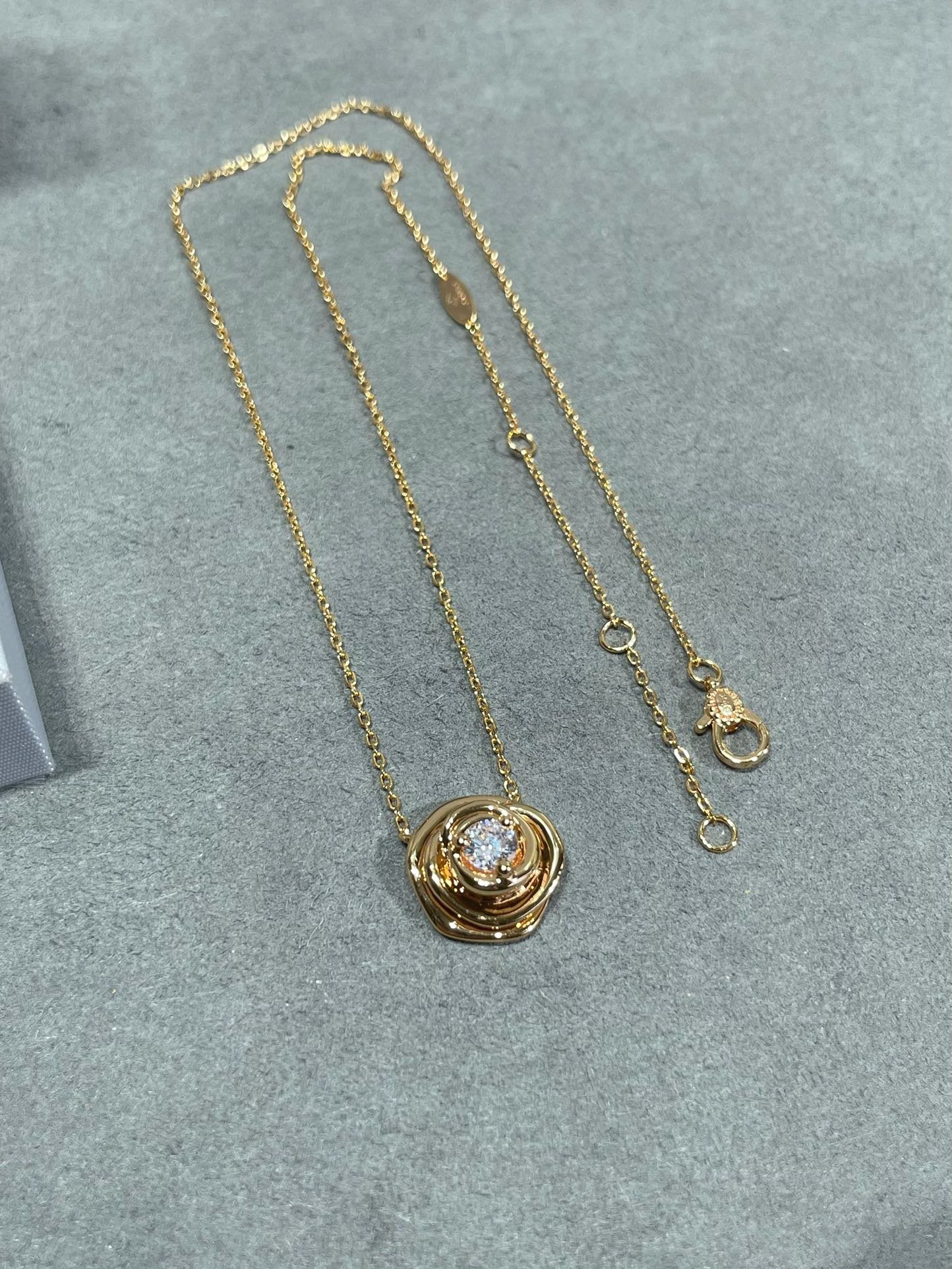 ROSE COUTRE ROSE GOLD DIAMOND NECKLACE