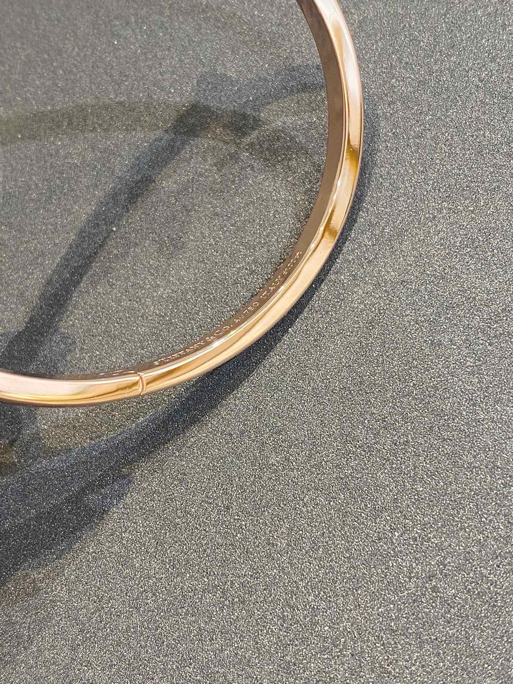 NARROW T1 HINGED BANGLE DIAMOND ROSE GOLD