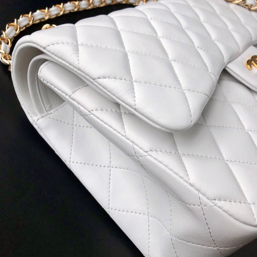 FLAP BAG JUMBO 30CM WHITE LAMBSKIN GOLD HARDWARE