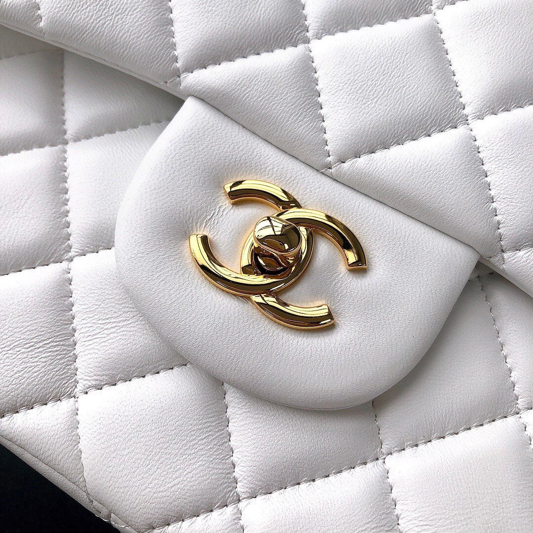 FLAP BAG JUMBO 30CM WHITE LAMBSKIN GOLD HARDWARE