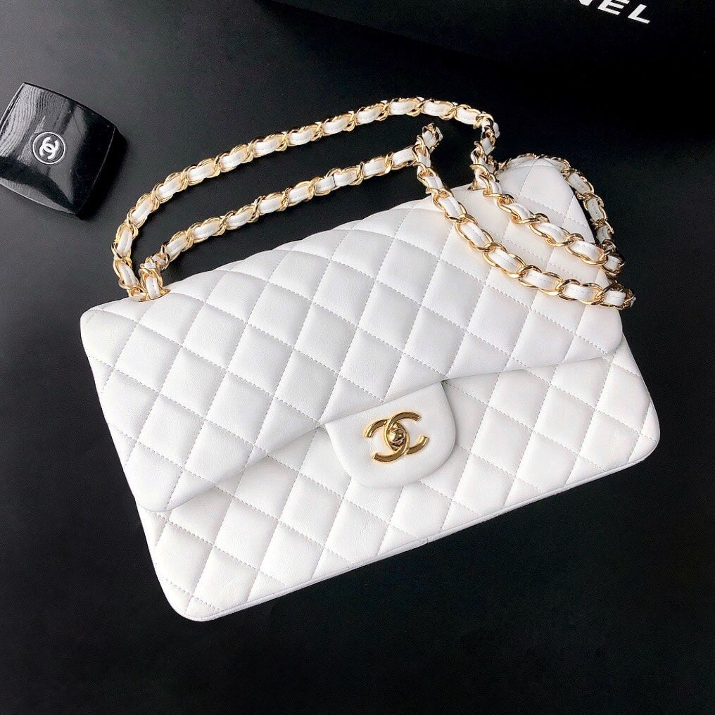 FLAP BAG JUMBO 30CM WHITE LAMBSKIN GOLD HARDWARE