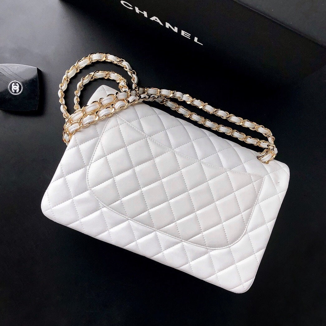 FLAP BAG JUMBO 30CM WHITE LAMBSKIN GOLD HARDWARE