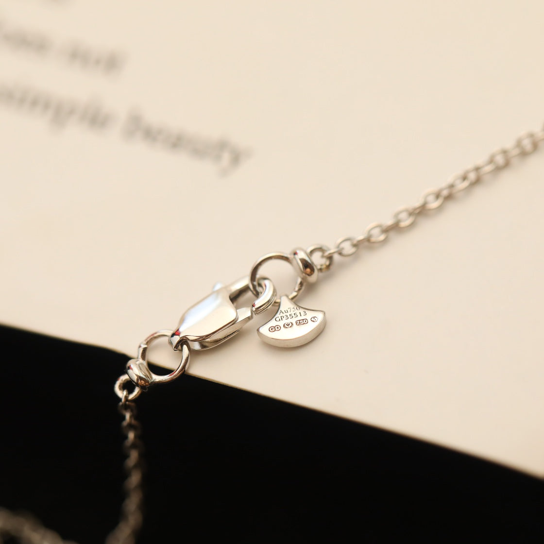 WILD FLOWER DIAMOND LINE PENDANT