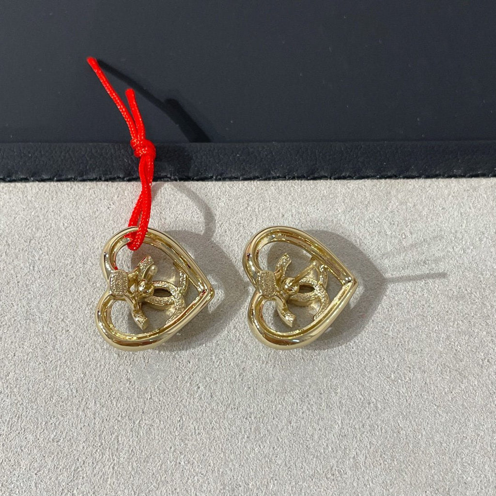 CC DIAMOND HEART LIGHT GOLD EARRINGS