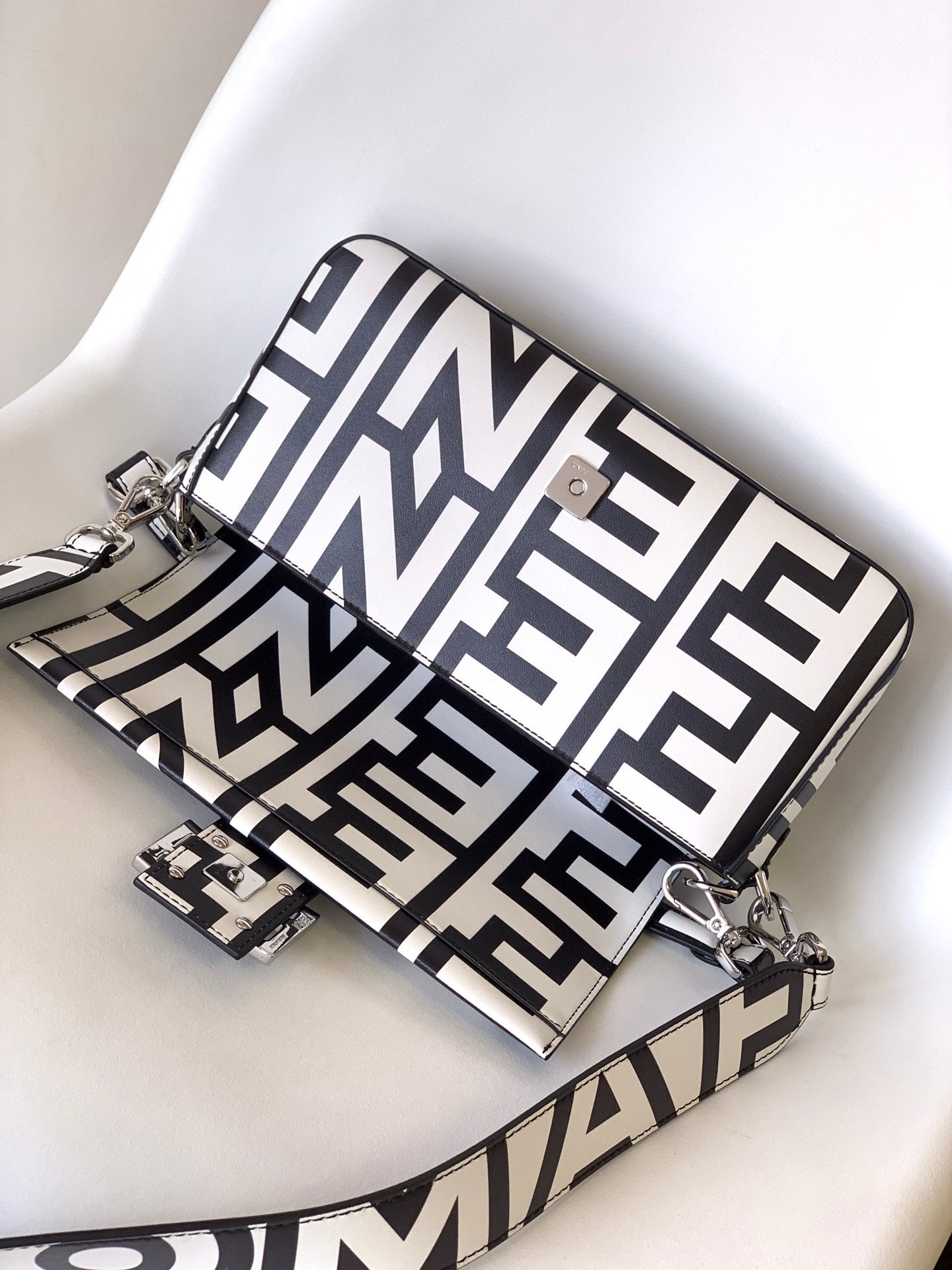 FEND ROMA & MARC JACOBS 27 BAG BLACK WHITE LEATHER SHW