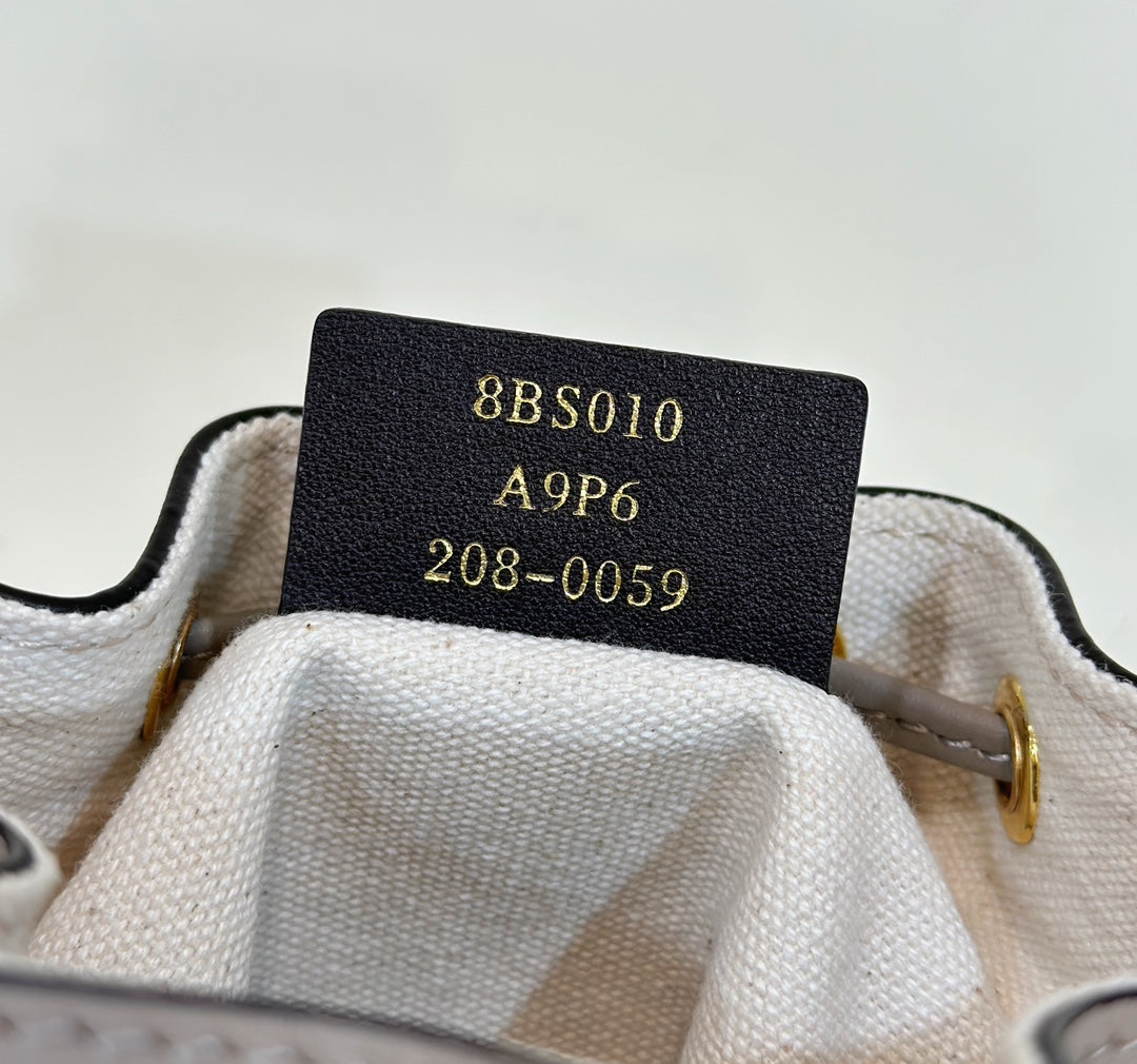 FF MON TRESOR BUCKET BAG 18CM GREY LEATHER FF MOTIF