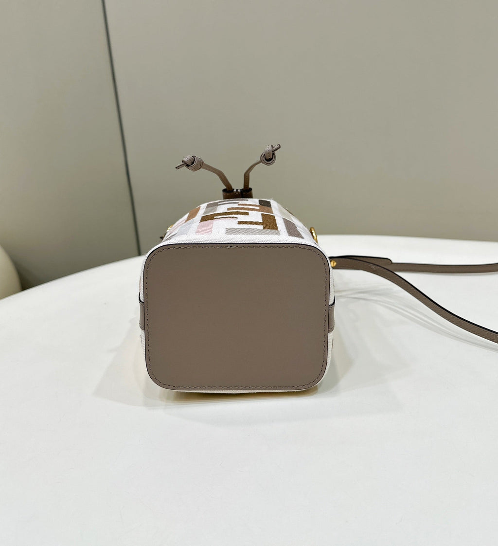 FF MON TRESOR BUCKET BAG 18CM GREY LEATHER FF MOTIF