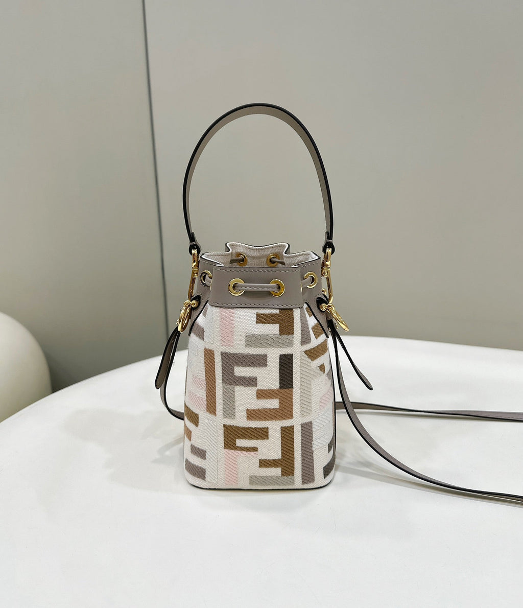 FF MON TRESOR BUCKET BAG 18CM GREY LEATHER FF MOTIF
