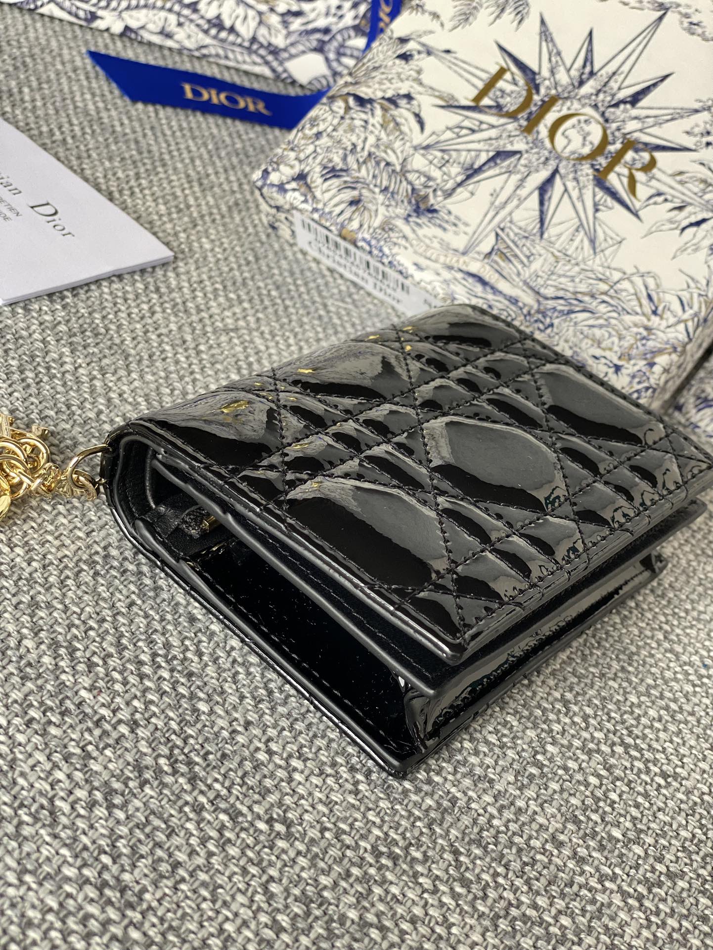 CD CARO 11CM COMPACT WALLET SHINY BLACK CALFSKIN