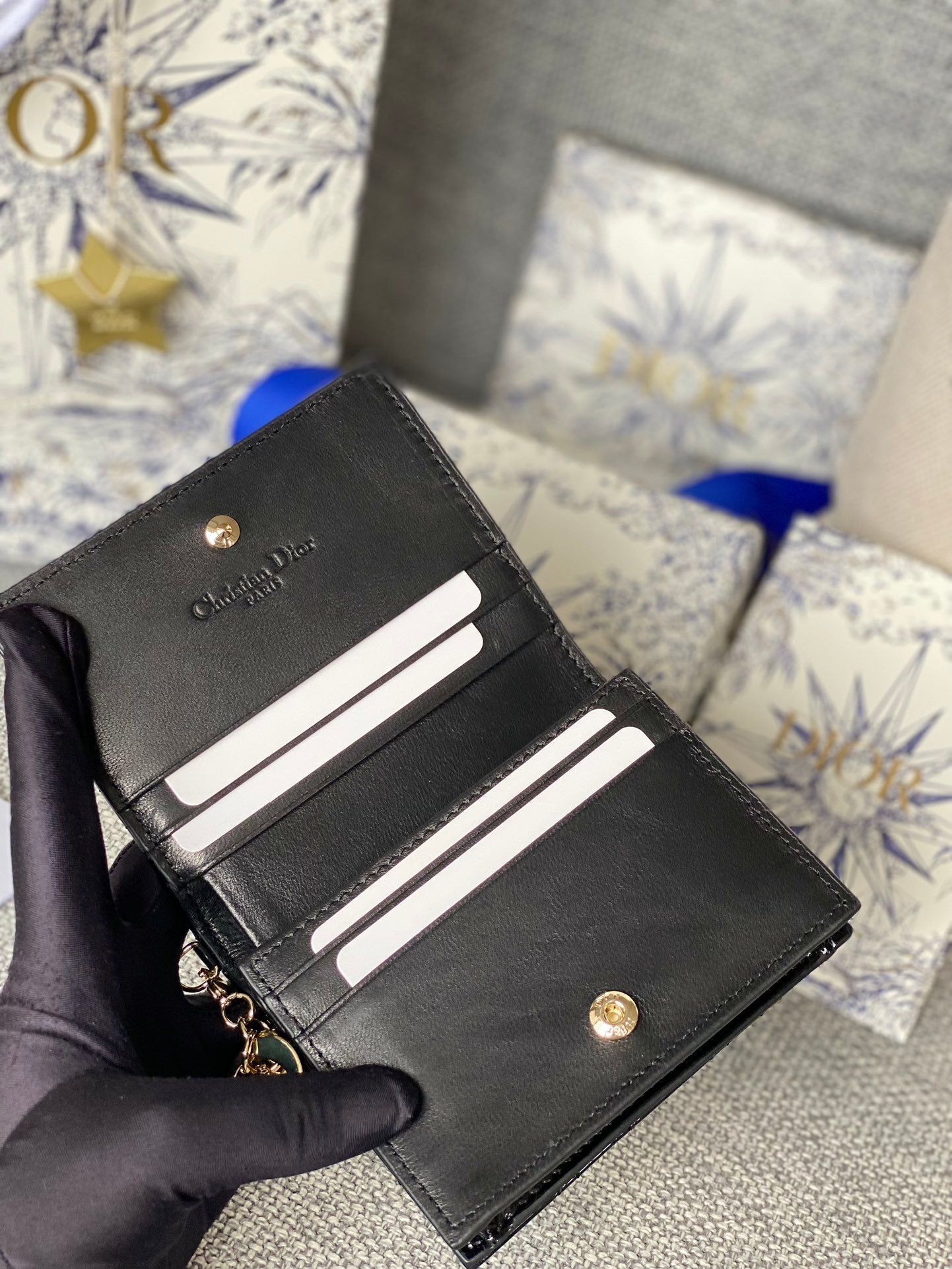 CD CARO 11CM COMPACT WALLET SHINY BLACK CALFSKIN