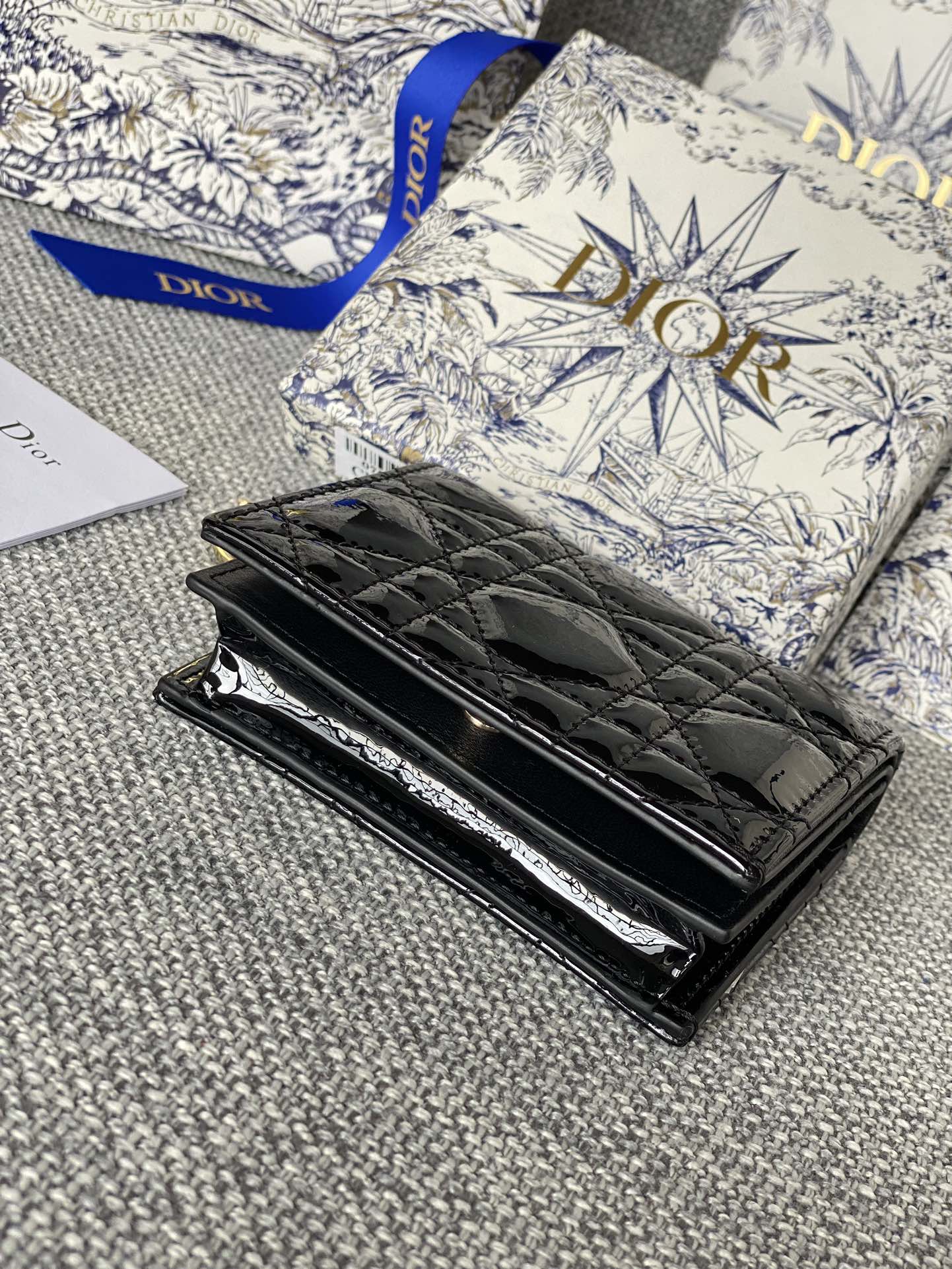 CD CARO 11CM COMPACT WALLET SHINY BLACK CALFSKIN