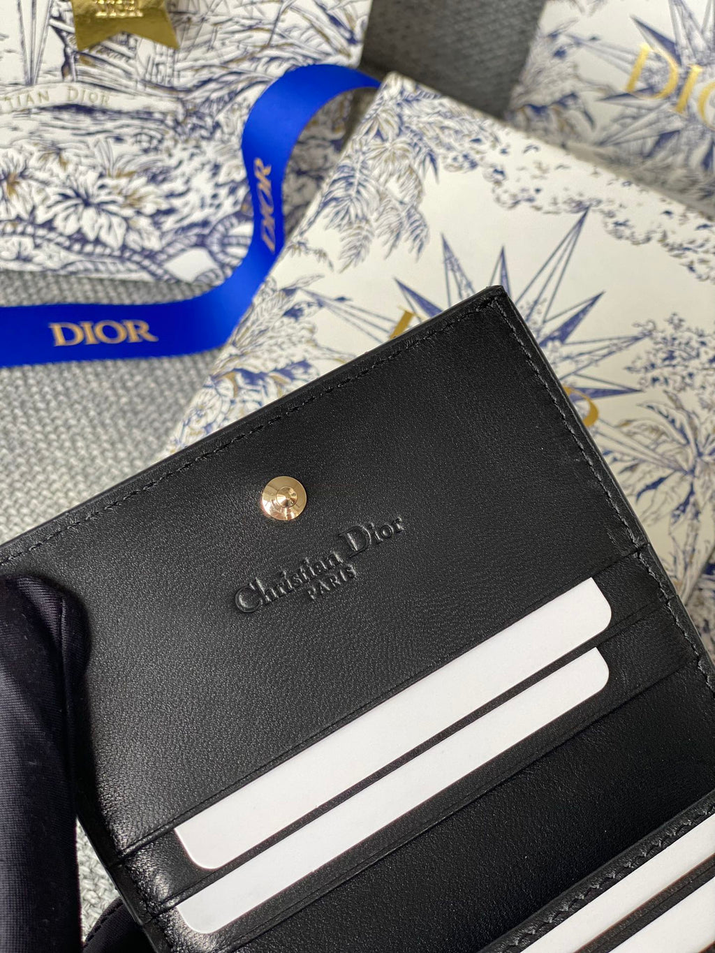CD CARO 11CM COMPACT WALLET SHINY BLACK CALFSKIN