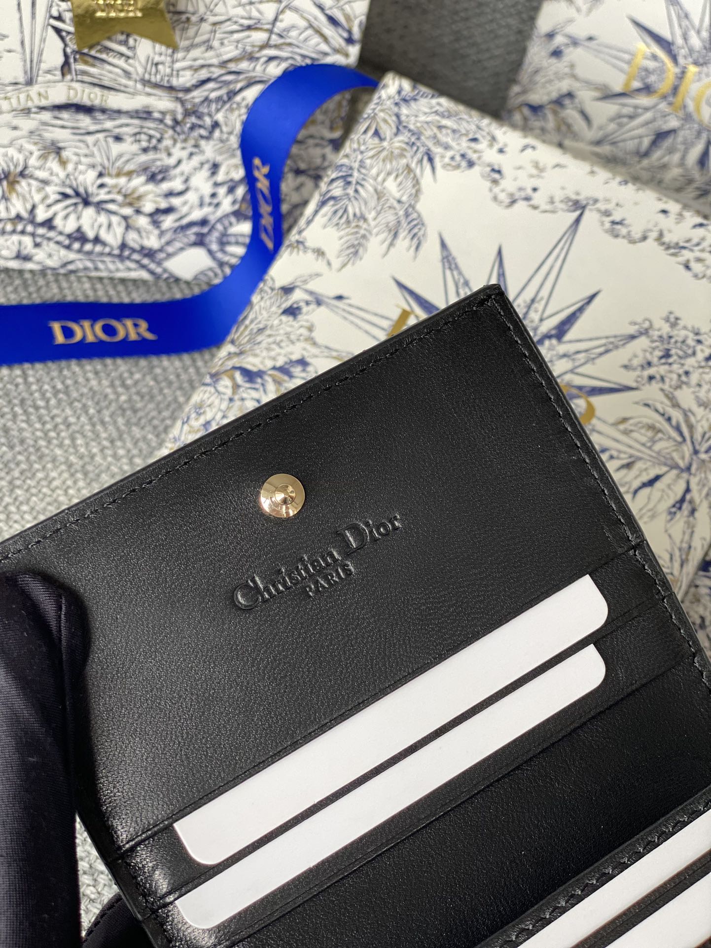 CD CARO 11CM COMPACT WALLET SHINY BLACK CALFSKIN