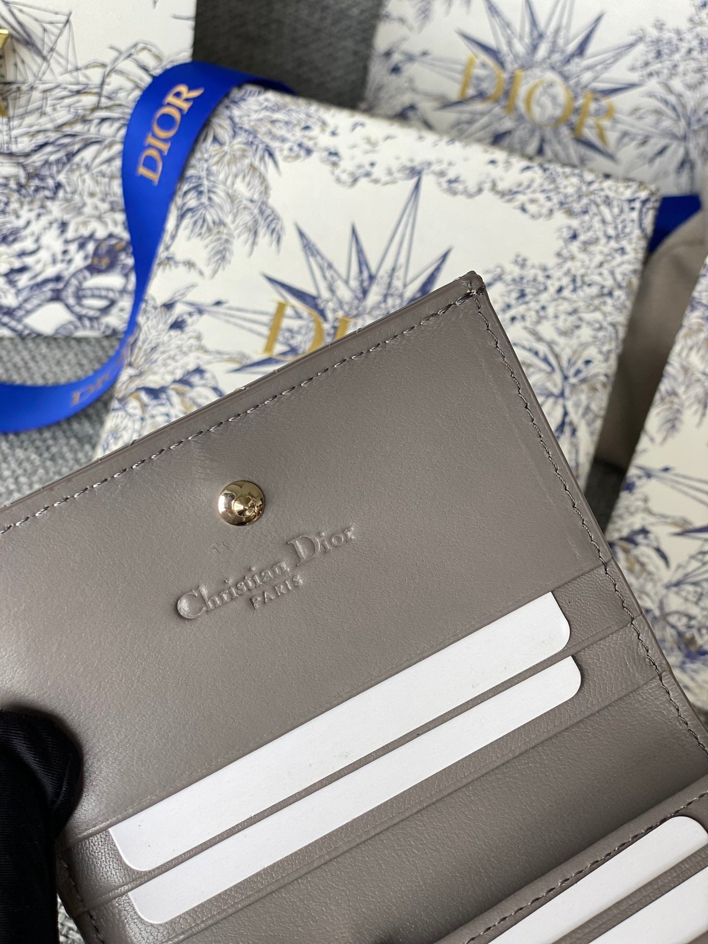 CD CARO 11CM COMPACT WALLET SHINY GREY CALFSKIN