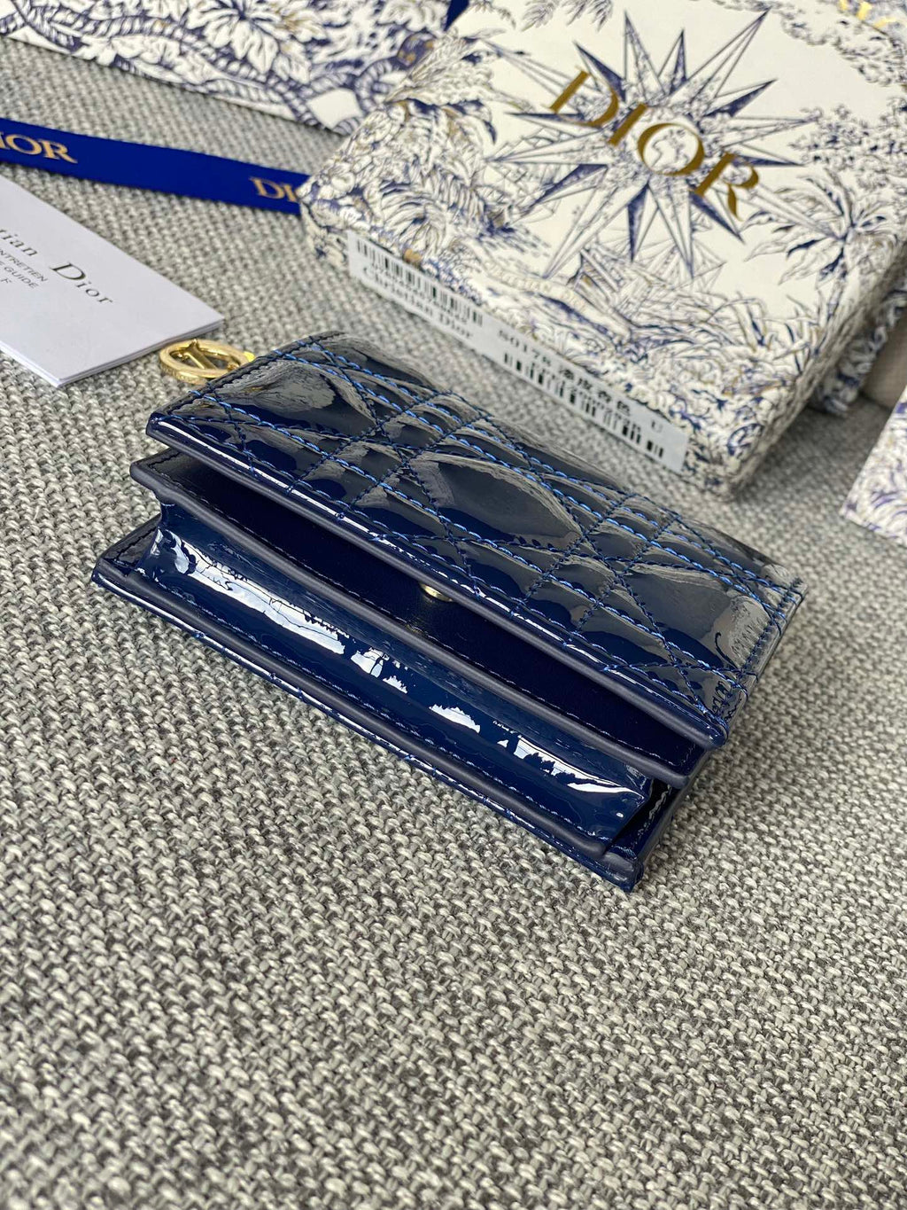 CD CARO 11CM COMPACT WALLET SHINY BLUE CALFSKIN