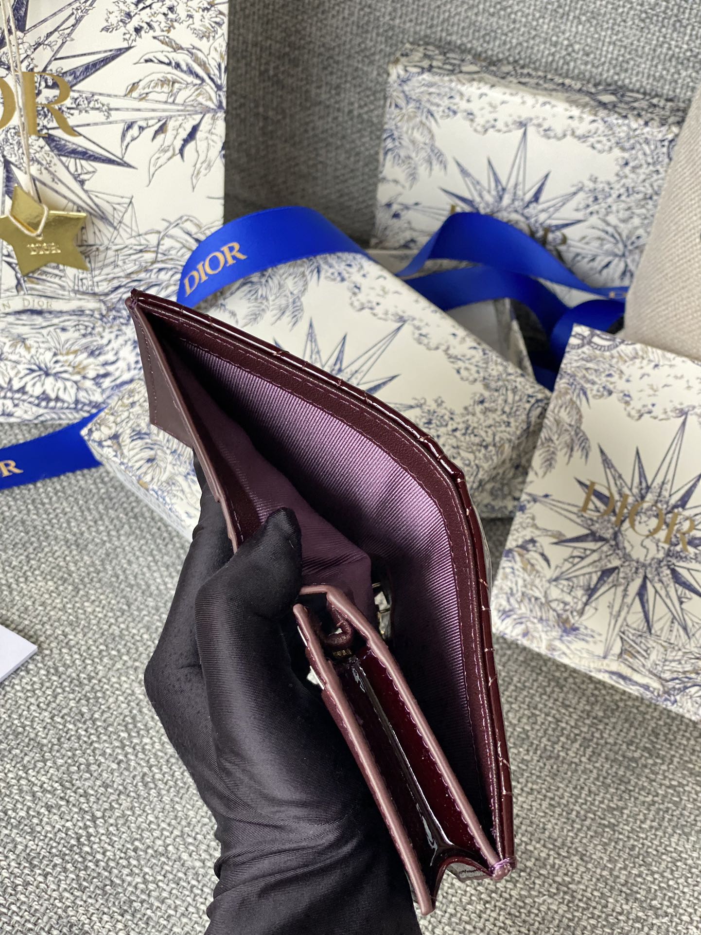 CD CARO 11CM COMPACT WALLET SHINY BURGUNDY CALFSKIN
