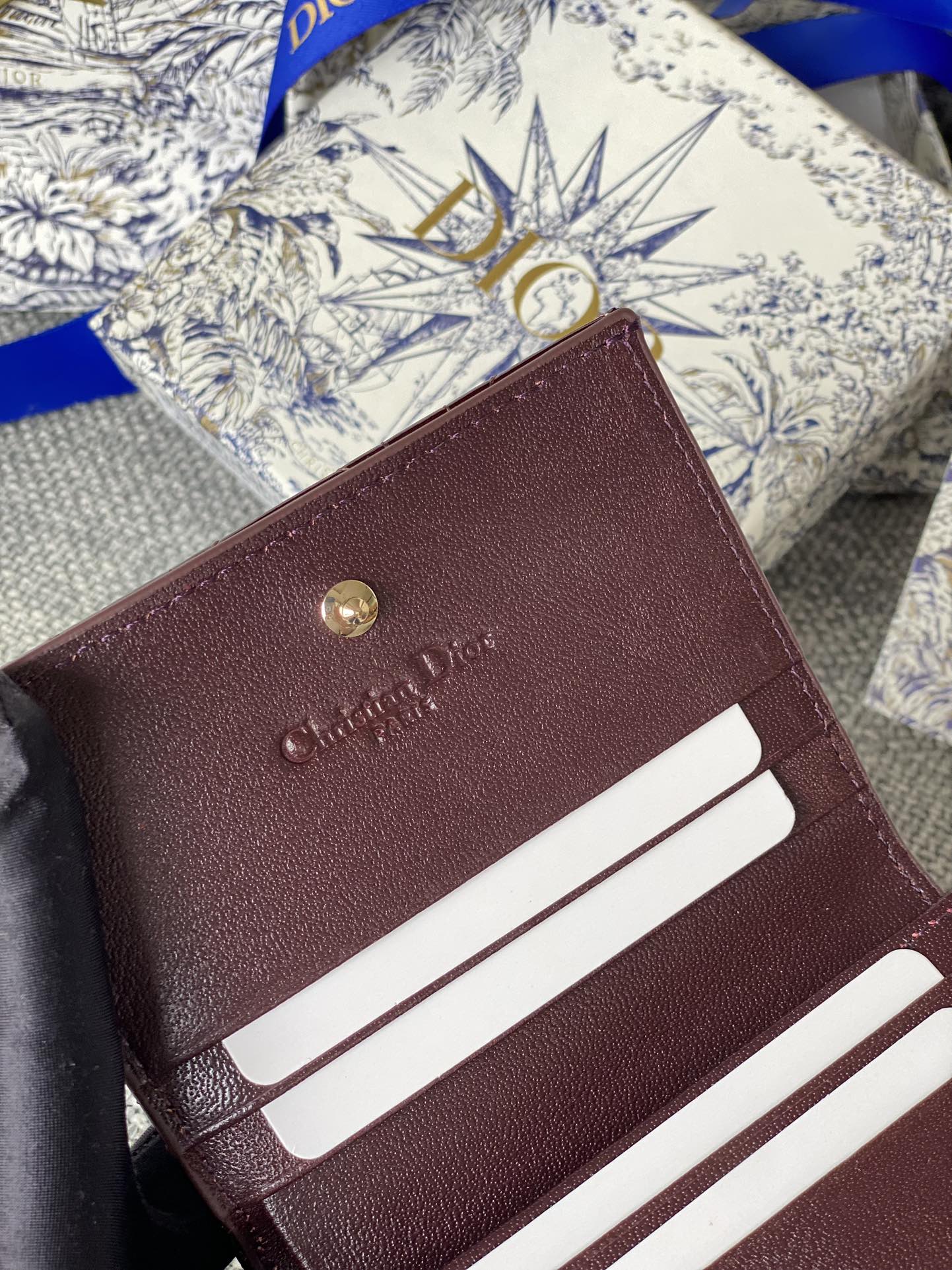 CD CARO 11CM COMPACT WALLET SHINY BURGUNDY CALFSKIN
