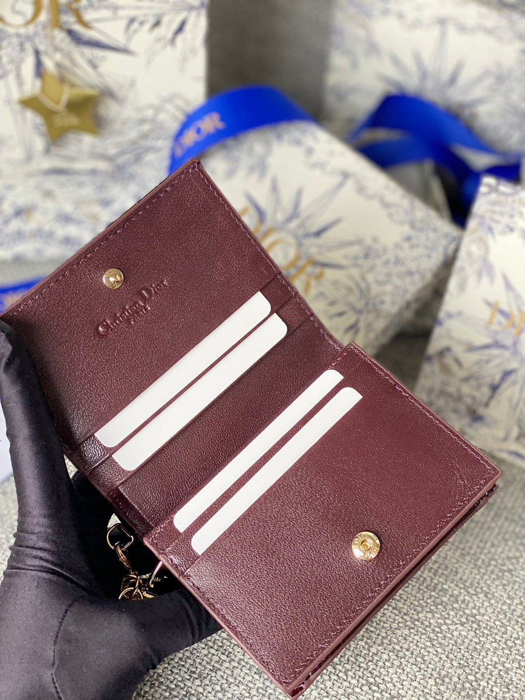 CD CARO 11CM COMPACT WALLET SHINY BURGUNDY CALFSKIN