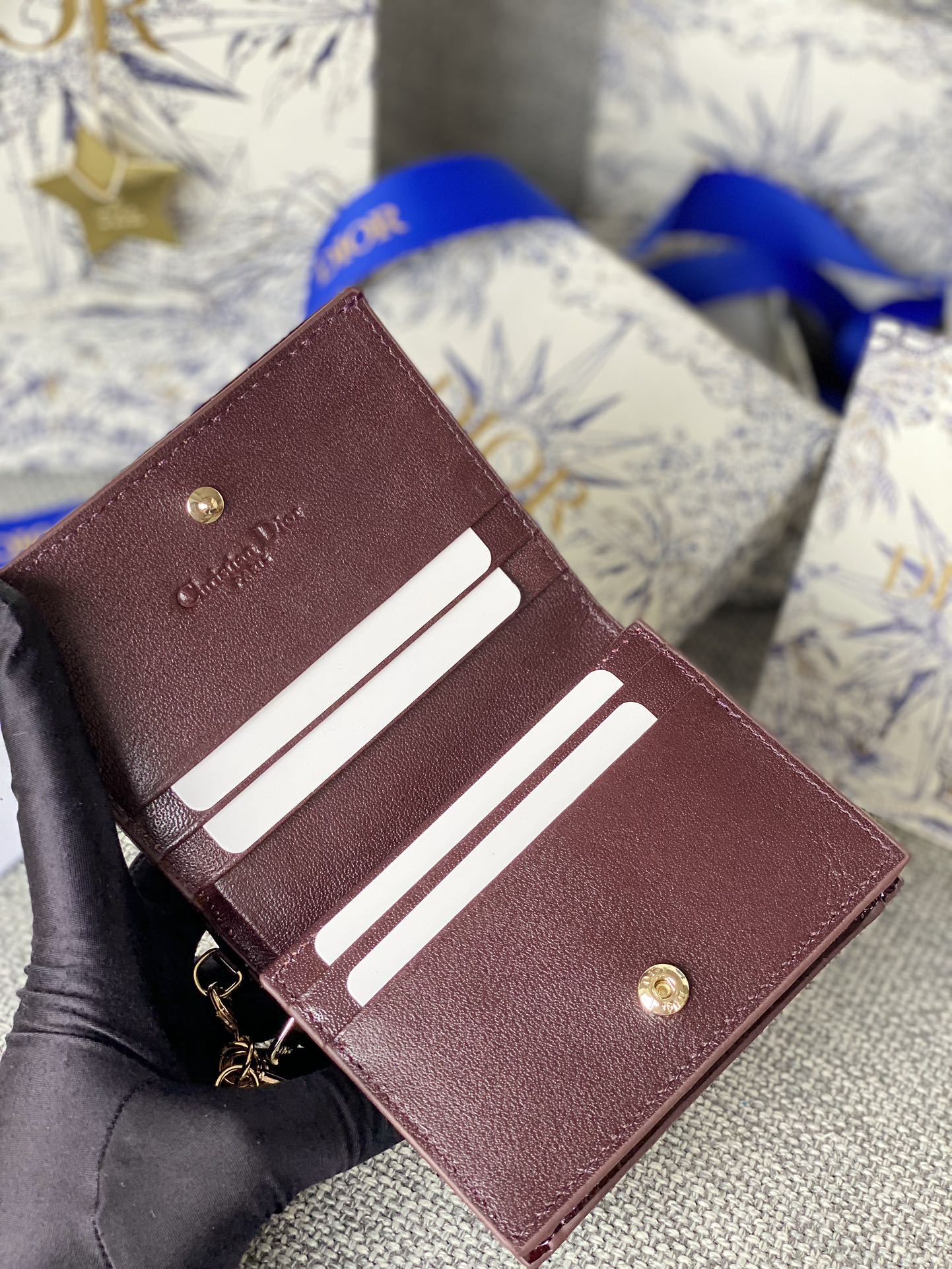 CD CARO 11CM COMPACT WALLET SHINY BURGUNDY CALFSKIN