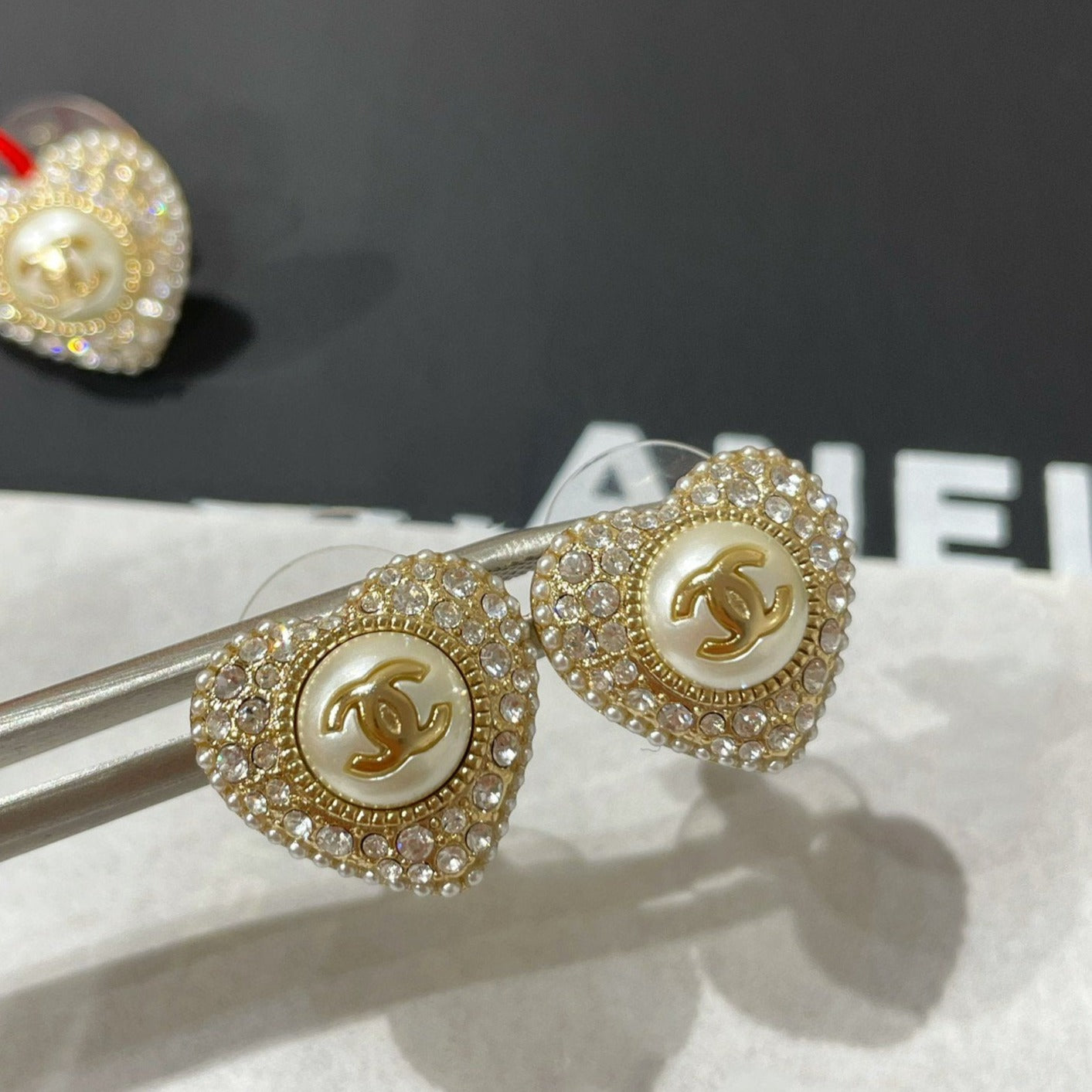 CC HEART DIAMOND PAVED MOP STUD EARRINGS