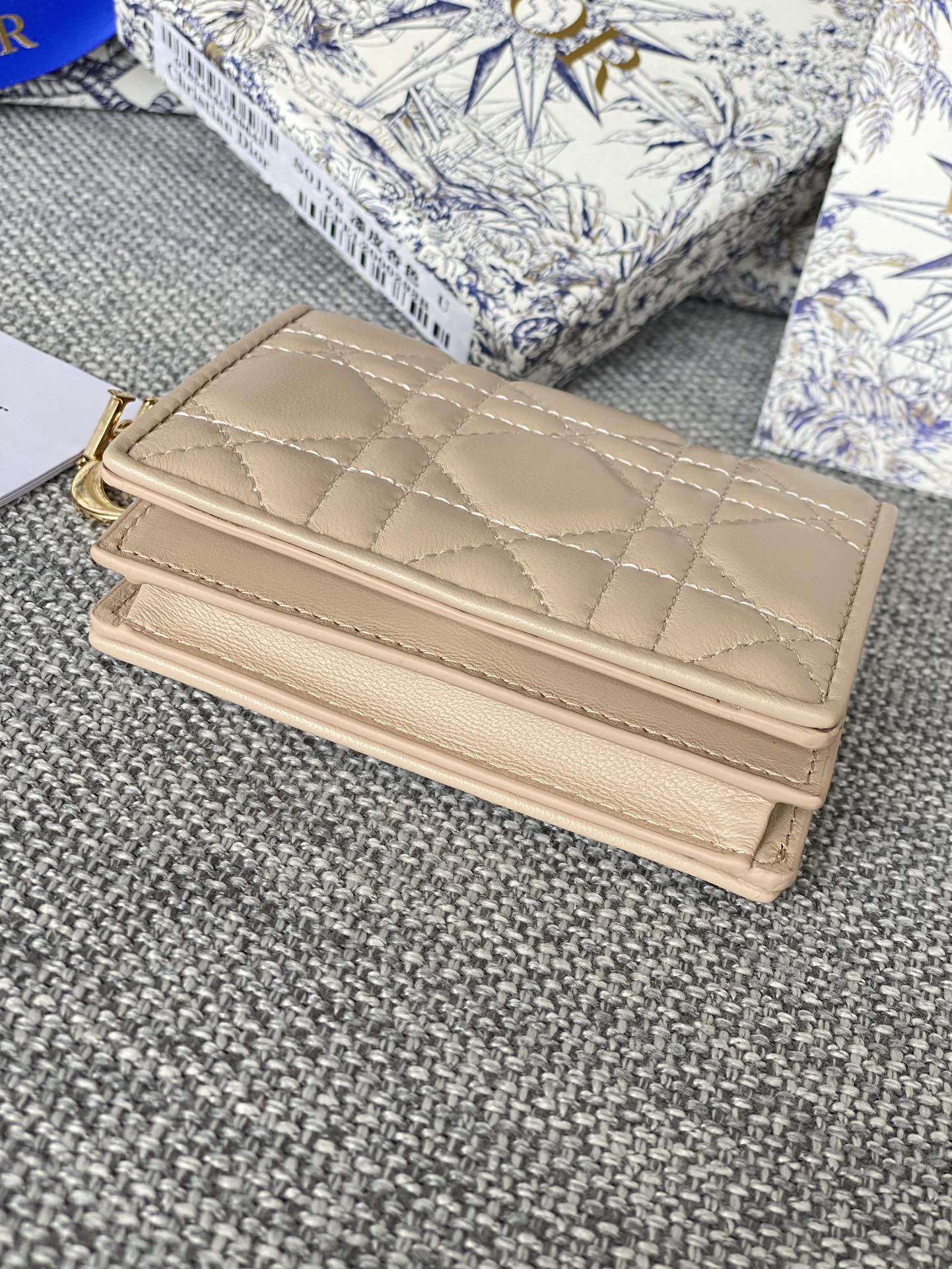 CD CARO 11CM COMPACT WALLET BEIGE CALFSKIN