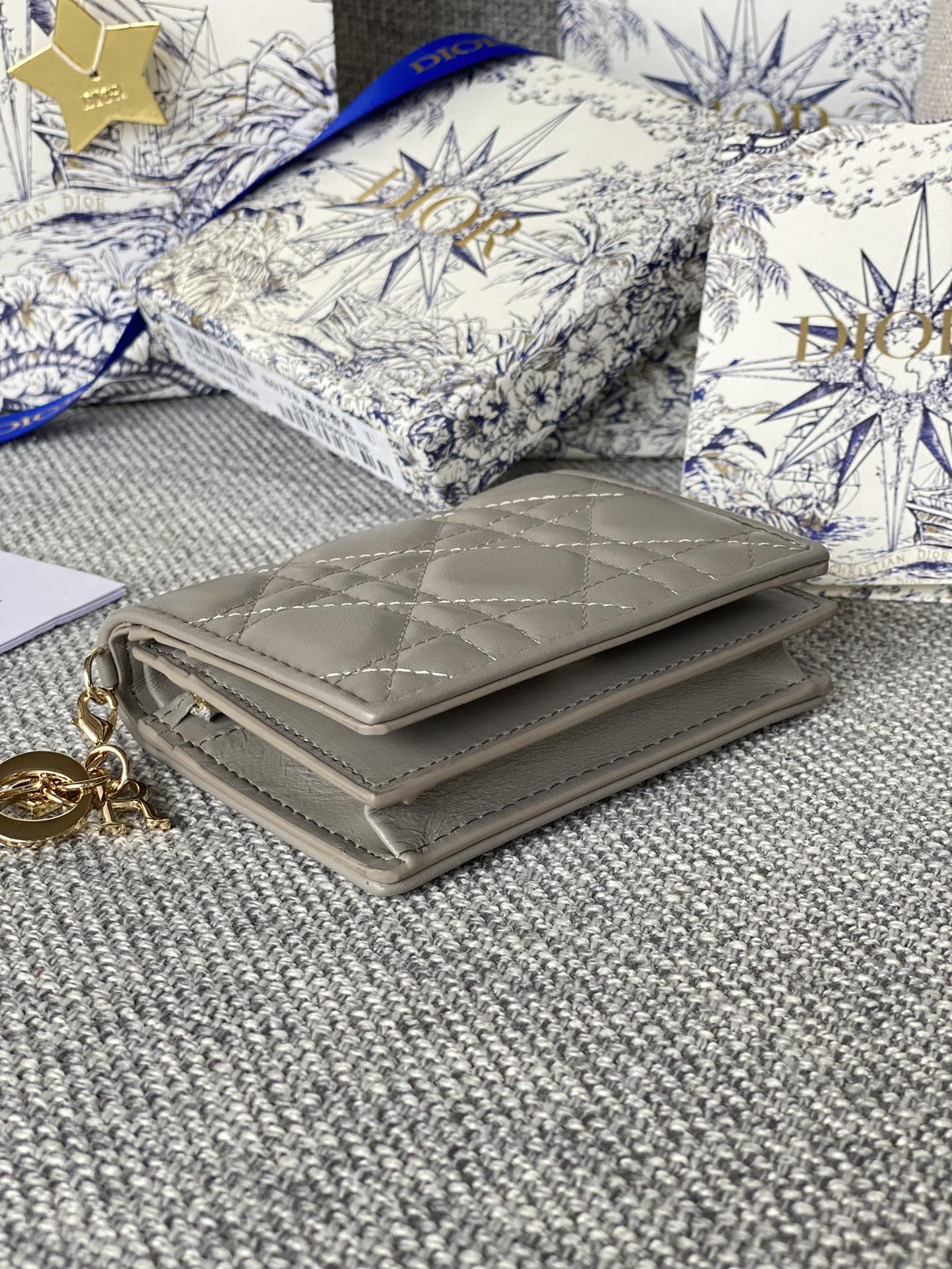 CD CARO 11CM COMPACT WALLET GREY CALFSKIN