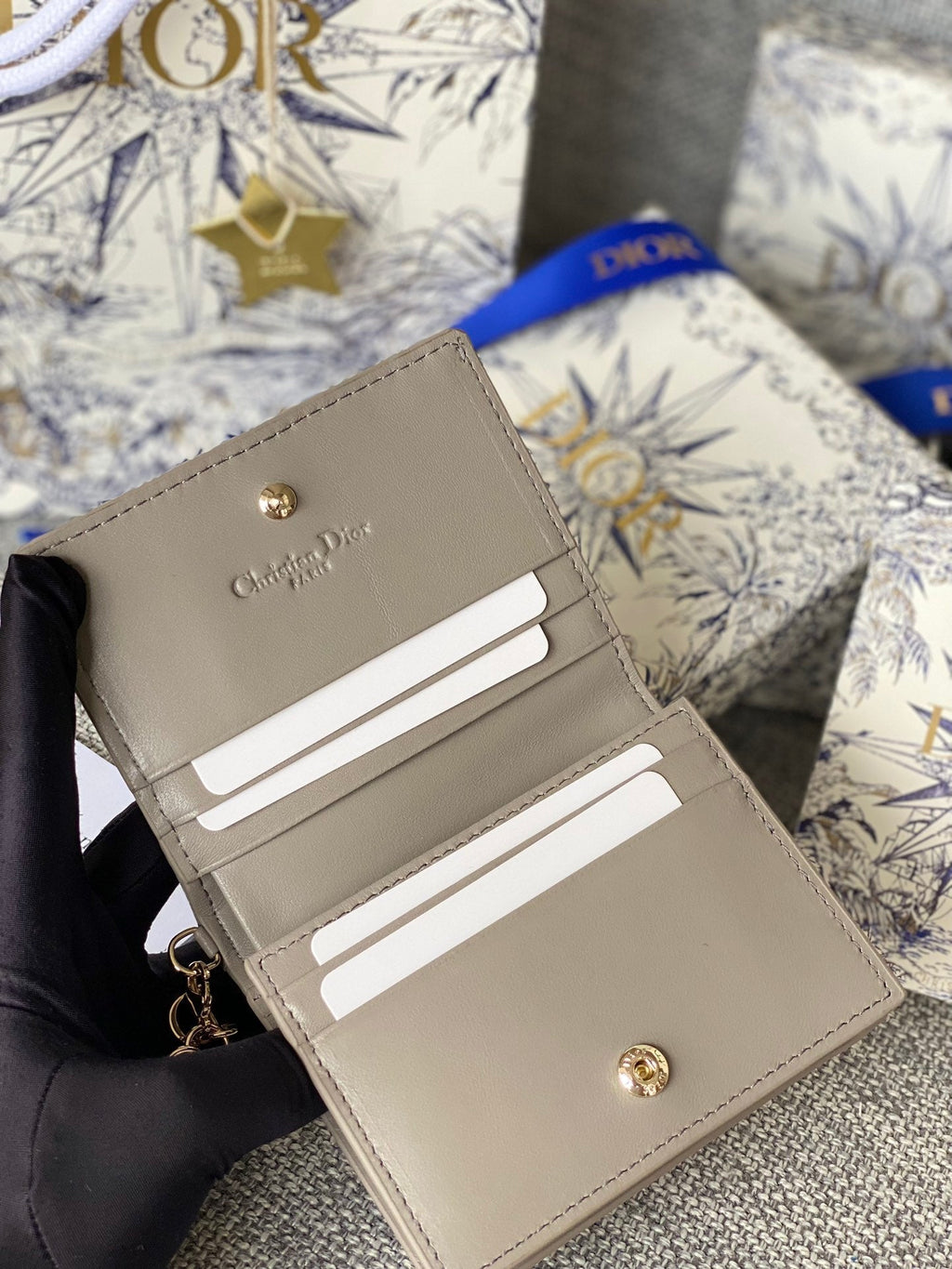 CD CARO 11CM COMPACT WALLET GREY CALFSKIN