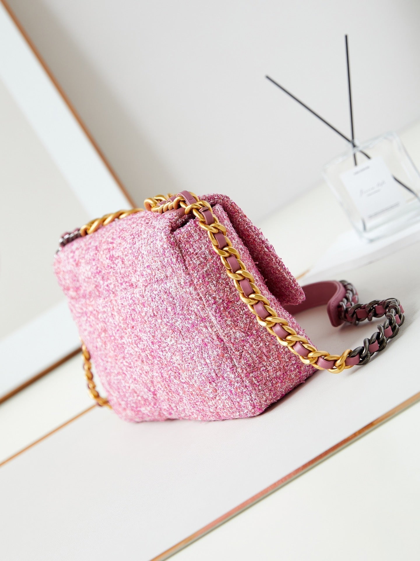 19 FLAP BAG 26 PINK TWEED GOLD HARDWARE