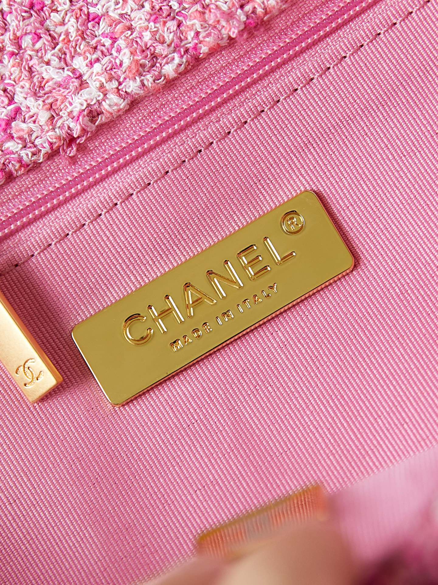 19 FLAP BAG 26 PINK TWEED GOLD HARDWARE