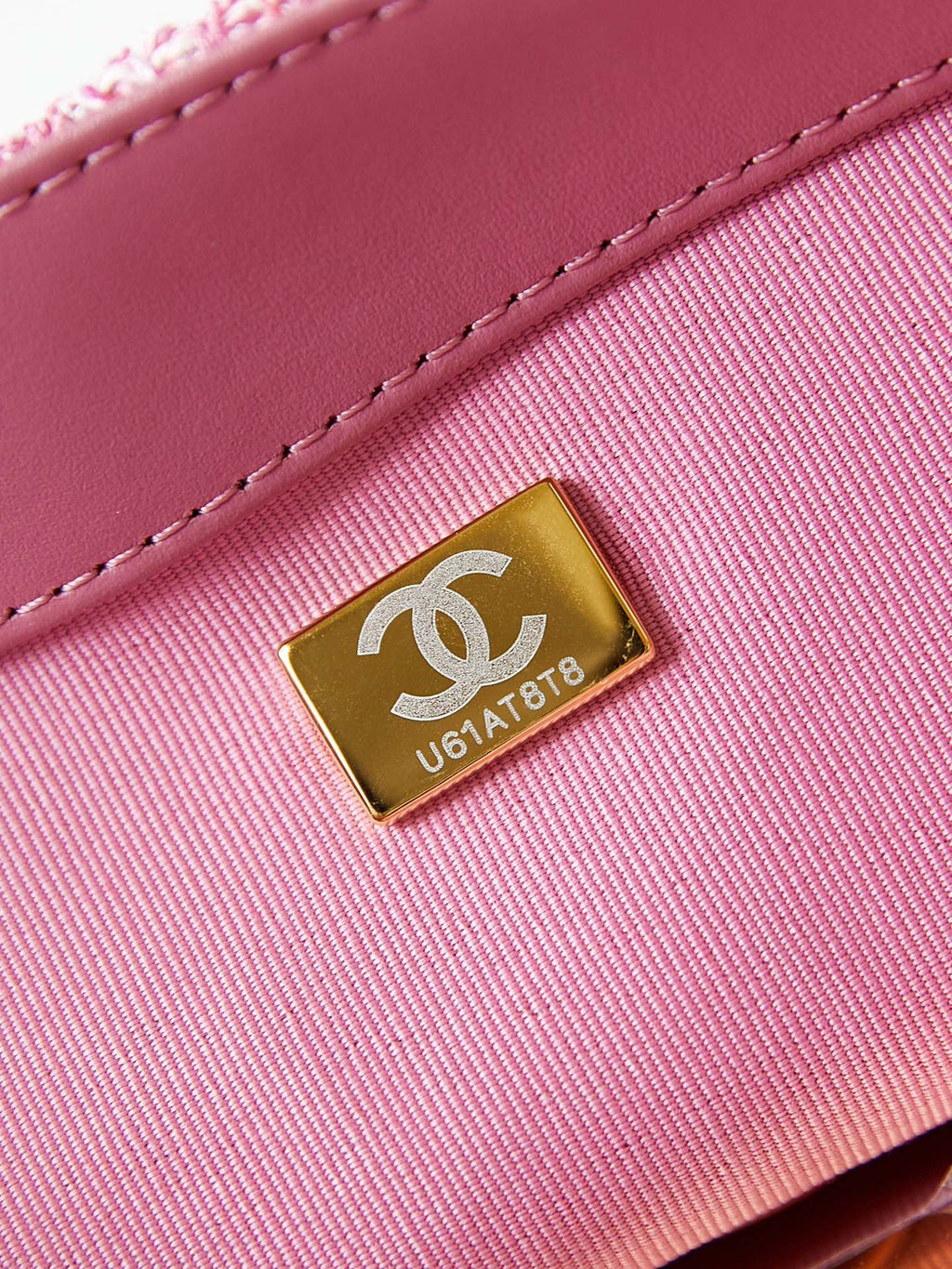 19 FLAP BAG 26 PINK TWEED GOLD HARDWARE