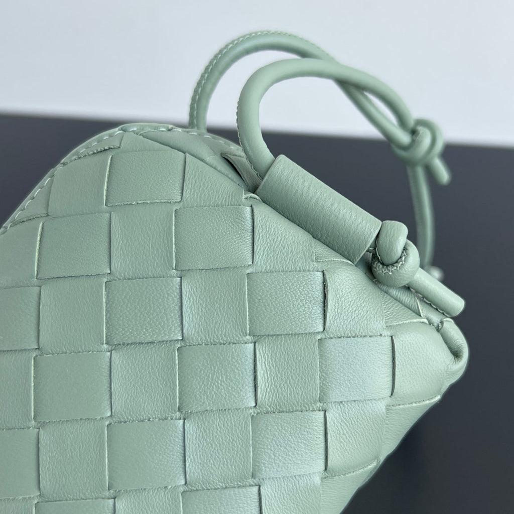 BV CONCERT POUCH 18.5CM LIGHT GREEN LAMBSKIN