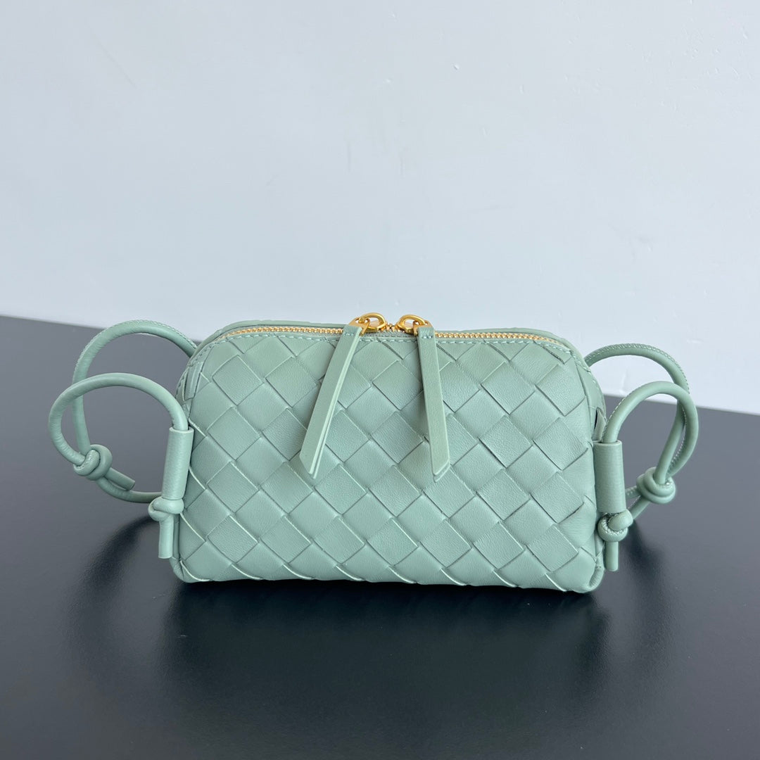 BV CONCERT POUCH 18.5CM LIGHT GREEN LAMBSKIN