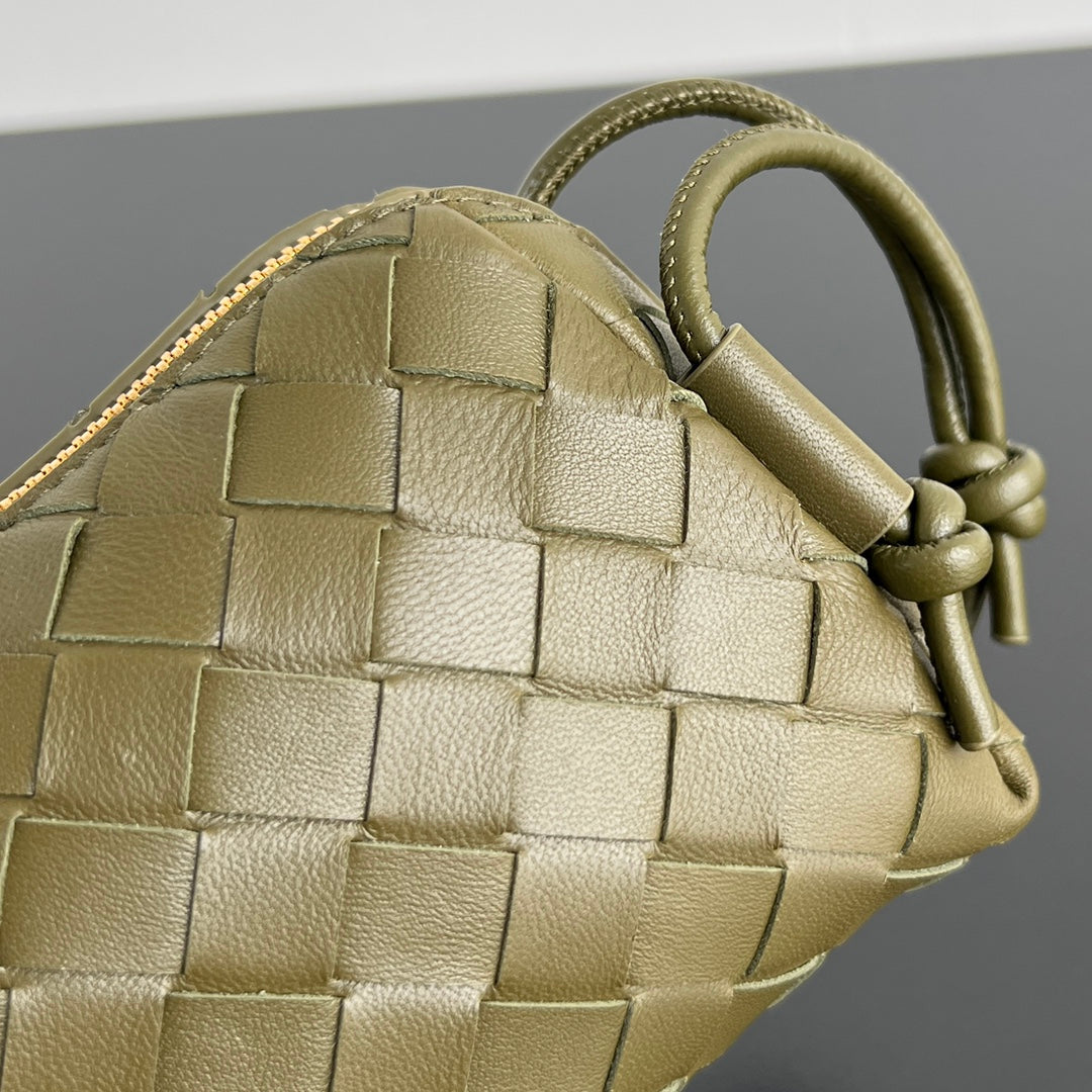 BV CONCERT POUCH 18.5CM KHAKI LAMBSKIN
