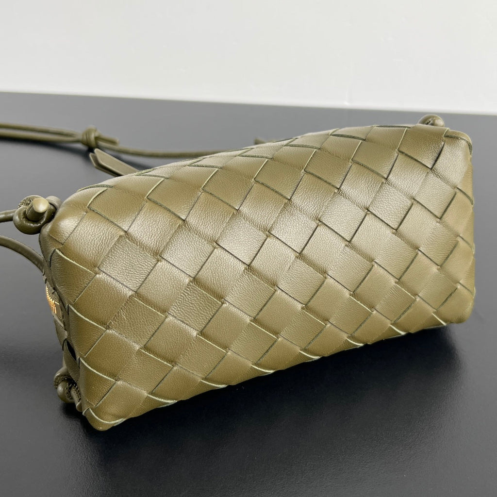 BV CONCERT POUCH 18.5CM KHAKI LAMBSKIN
