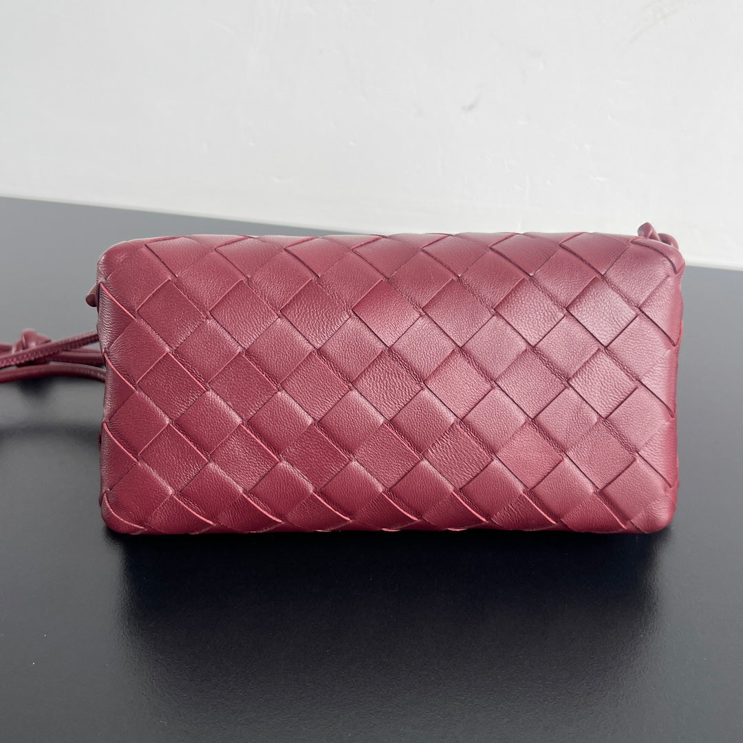 BV CONCERT POUCH 18.5CM RED LAMBSKIN