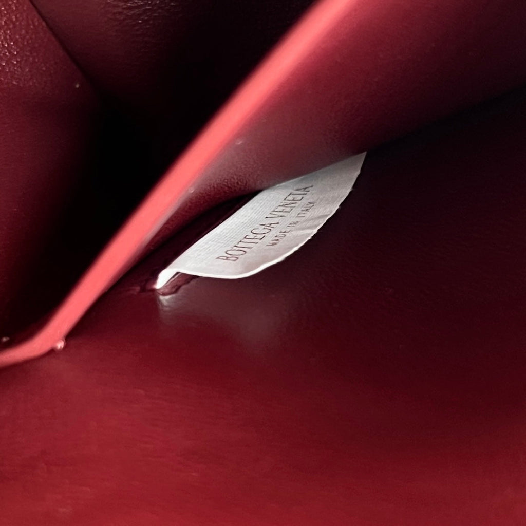 BV CONCERT POUCH 18.5CM RED LAMBSKIN