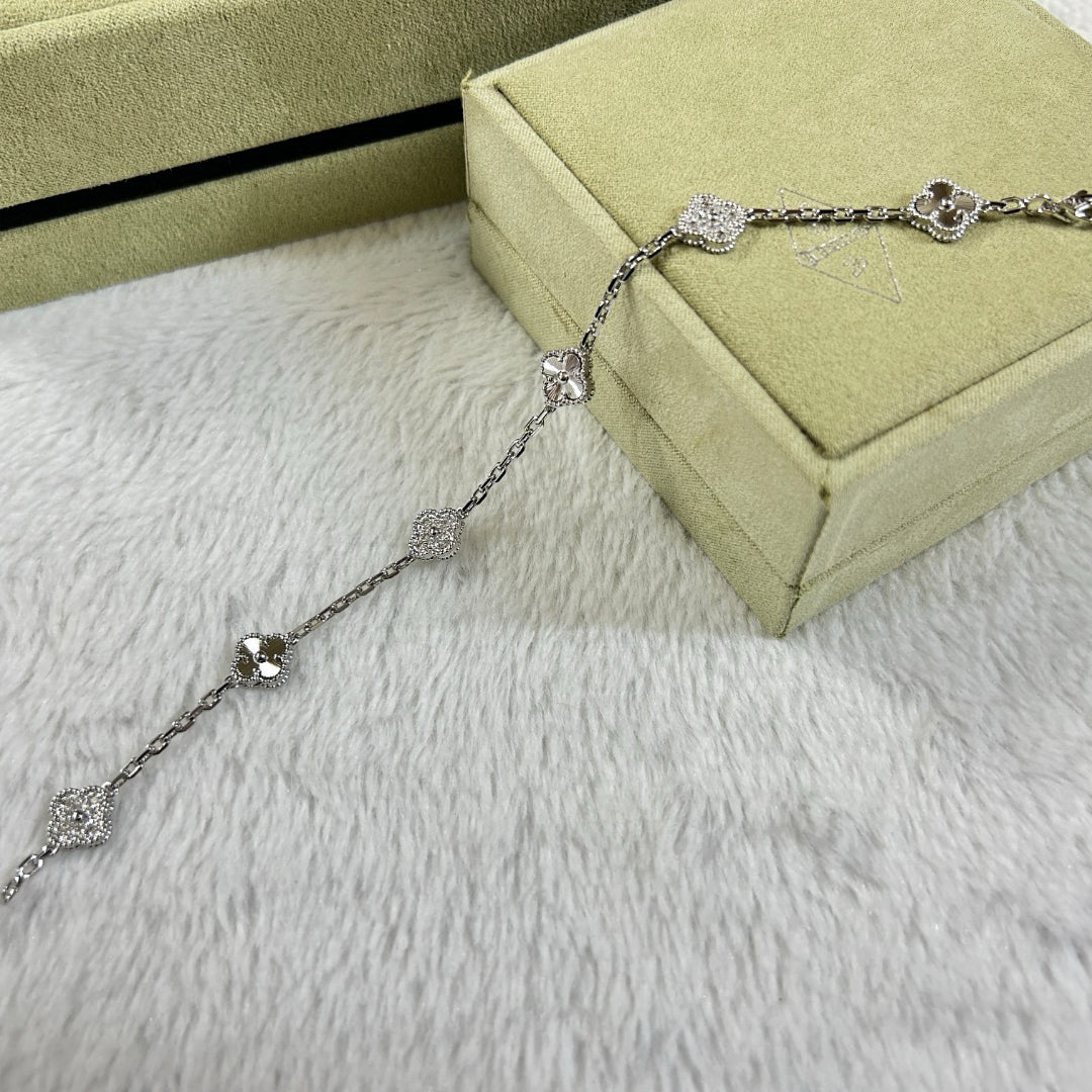 CLOVER 6 MOTIF DIAMOND LASER BRACELET
