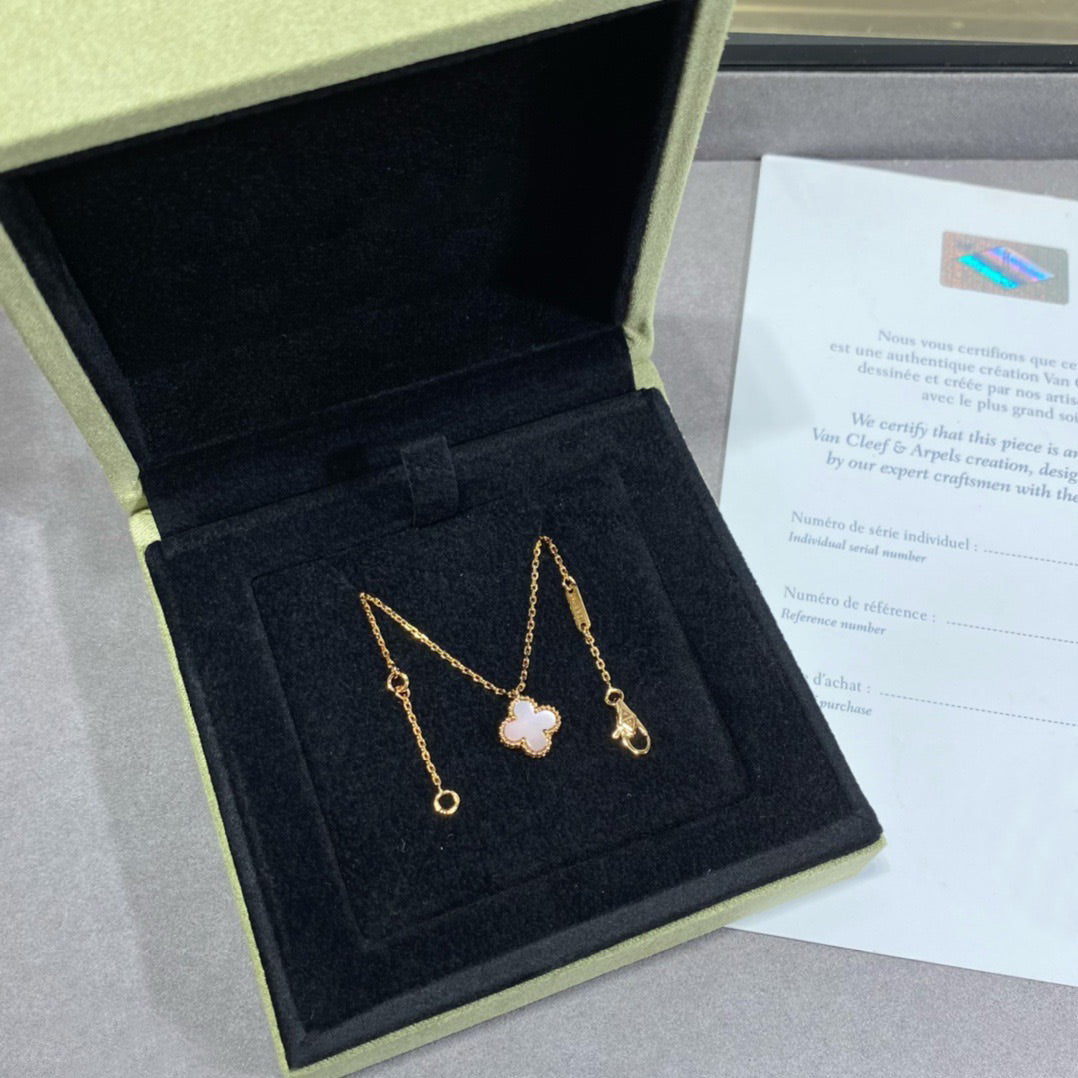 CLOVER 9.5MM PINK MOTHER OF PEARL SINGLE FLOWER NECKLACE