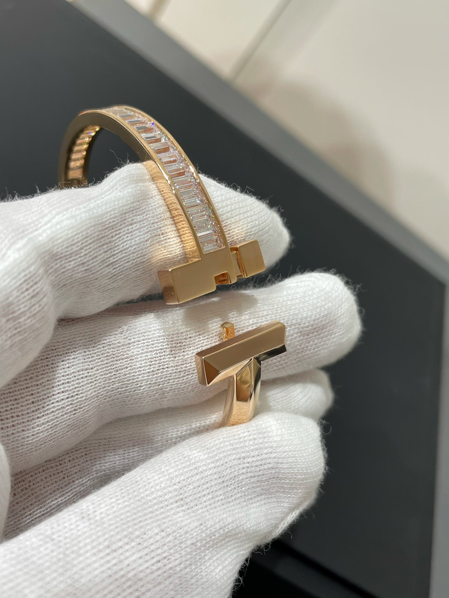 WIDE HINGED BANGLE ROSE GOLD WITH BAGUETTE DIAMONDS