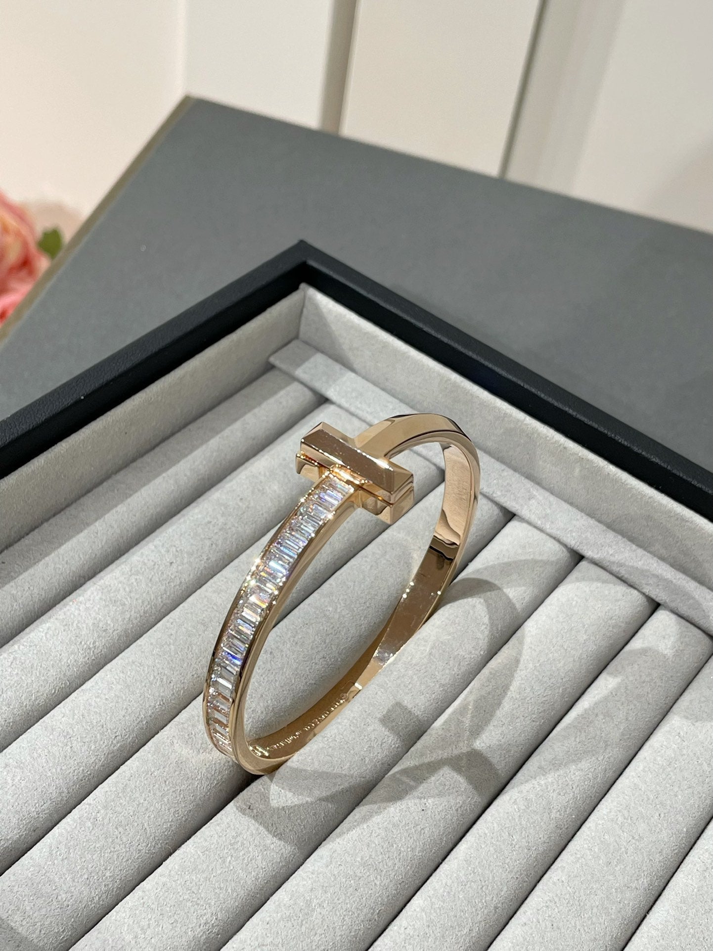 WIDE HINGED BANGLE ROSE GOLD WITH BAGUETTE DIAMONDS