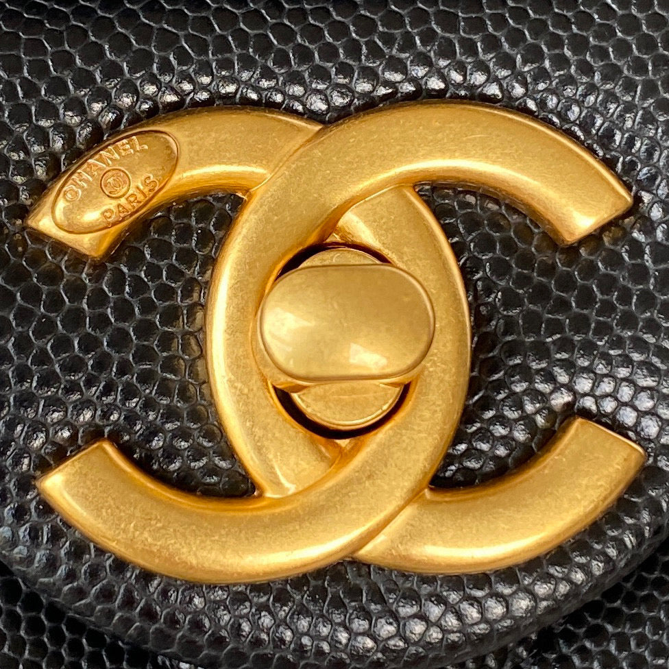 19 FLAP BAG 17 BLACK CAVIAR GOLD HARDWARE